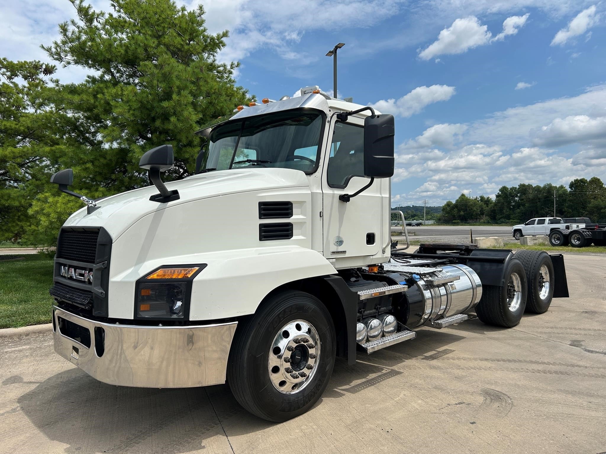 Photo of a 2022 Mack ANTHEM 64T