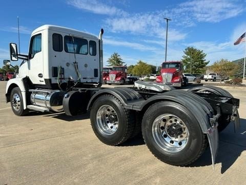 2023 Kenworth T680