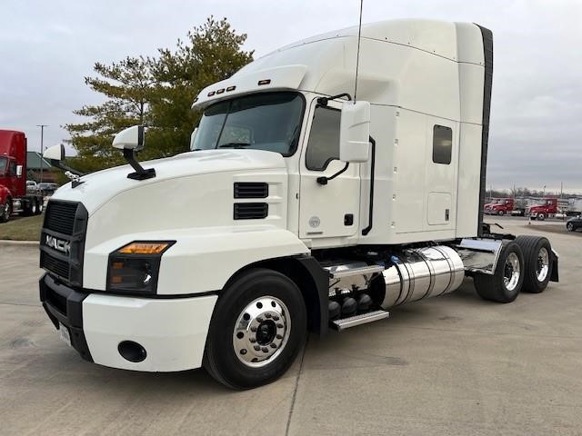 Photo of a 2022 Mack ANTHEM 64T