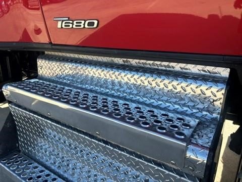2024 Kenworth T680