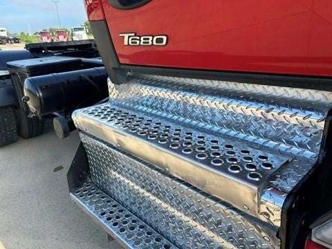 2024 Kenworth T680