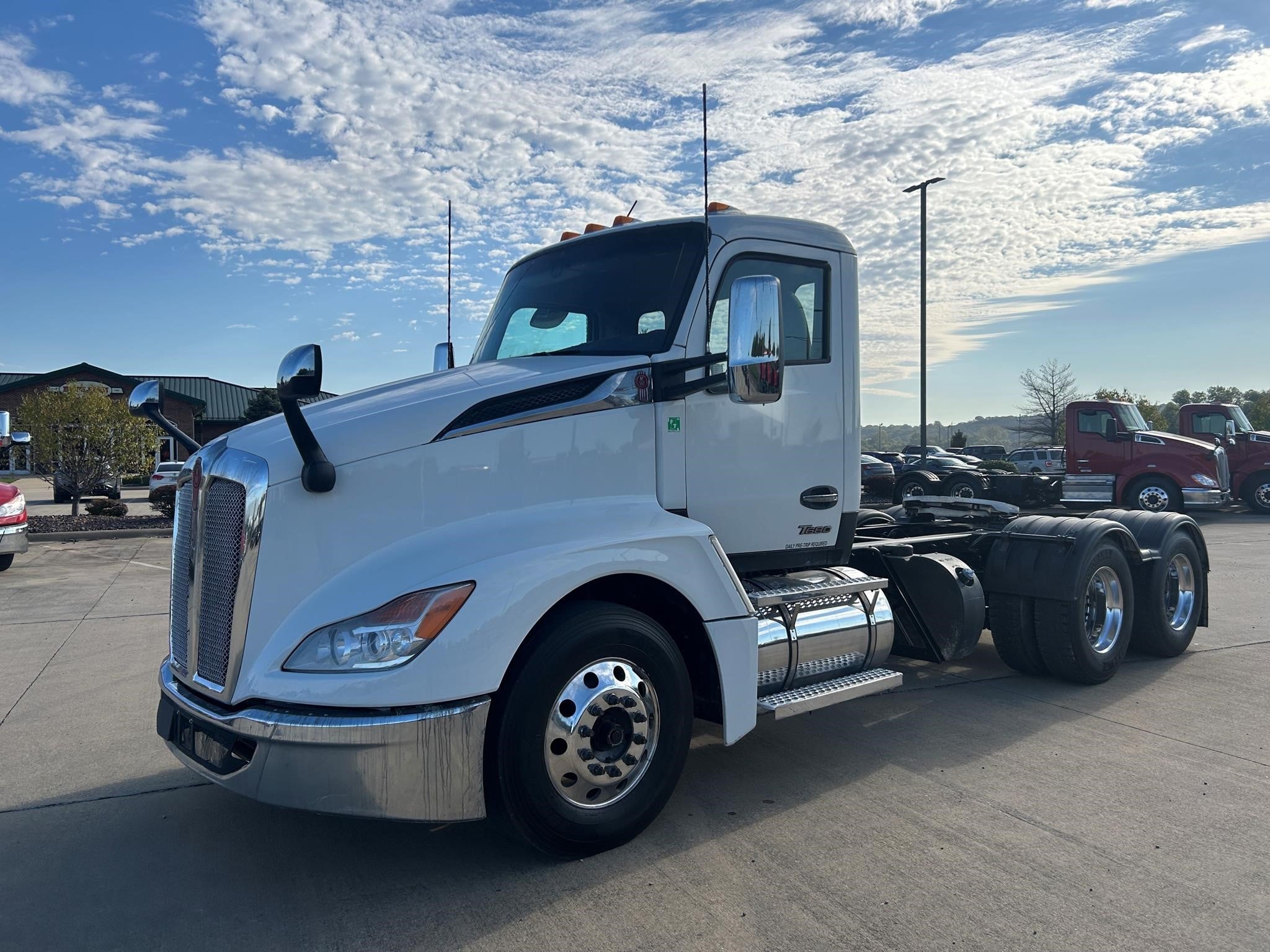 Photo of 2023 Kenworth T680