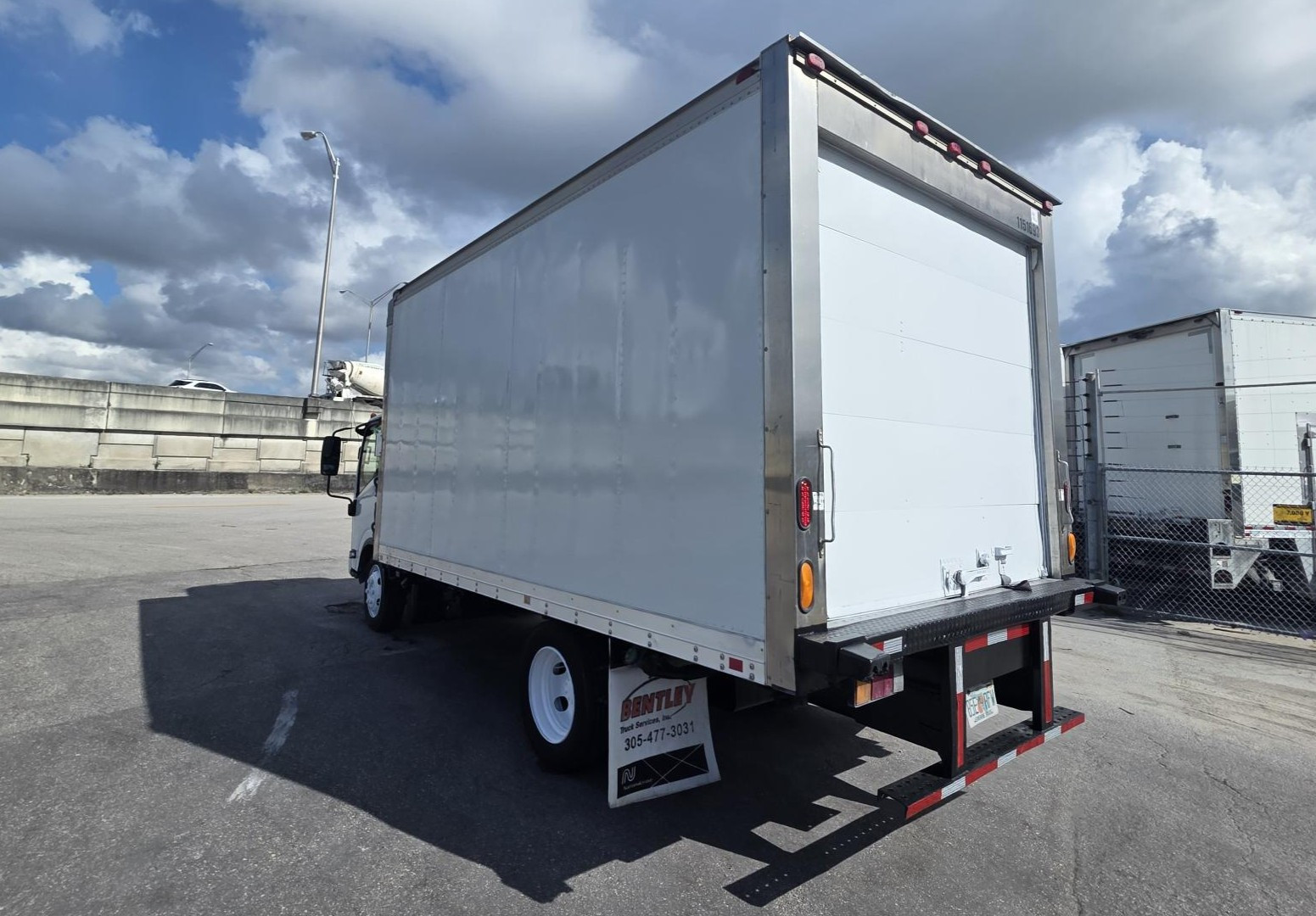 2011 Isuzu nrr