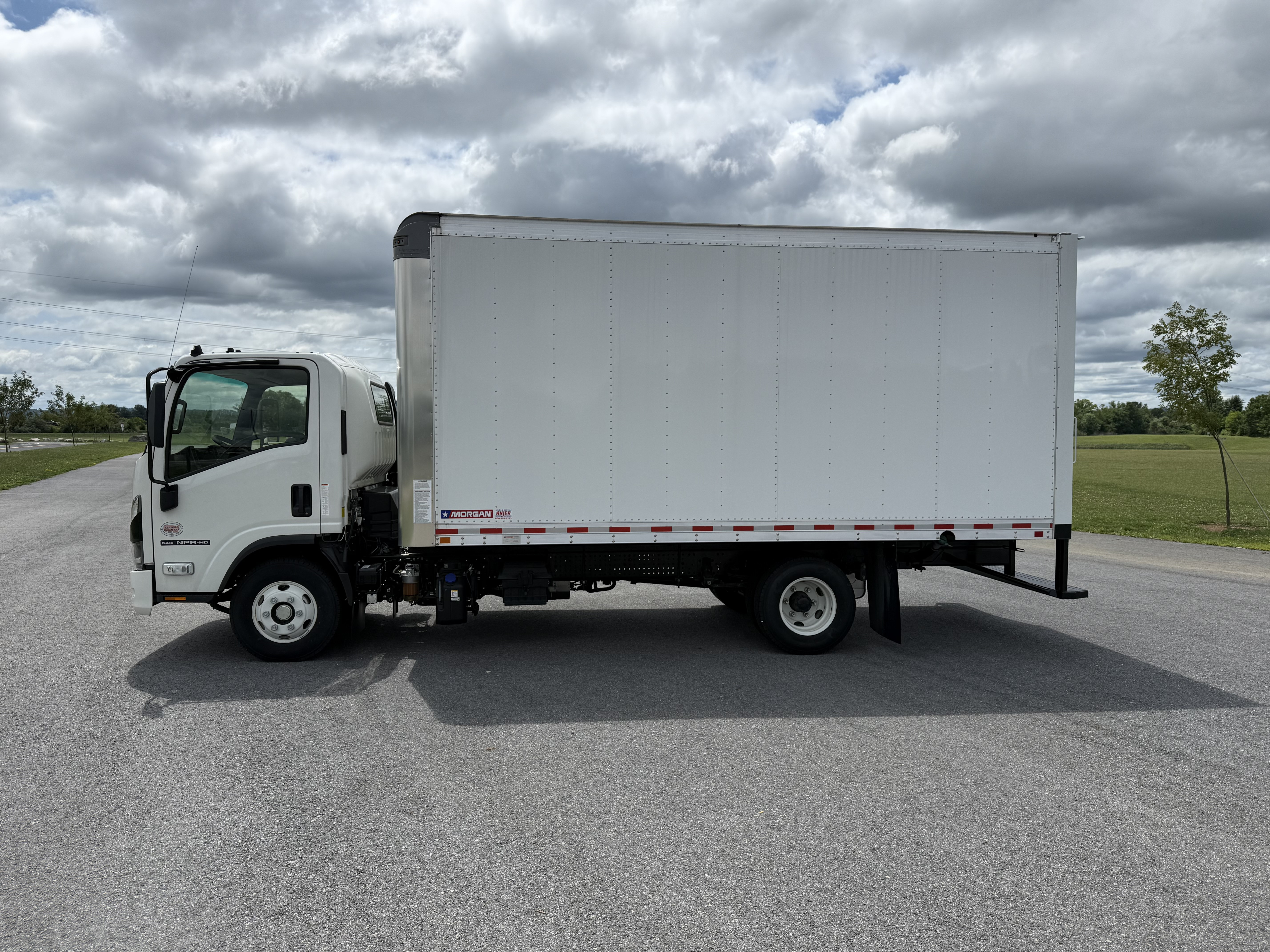 2025 Isuzu NPR HD