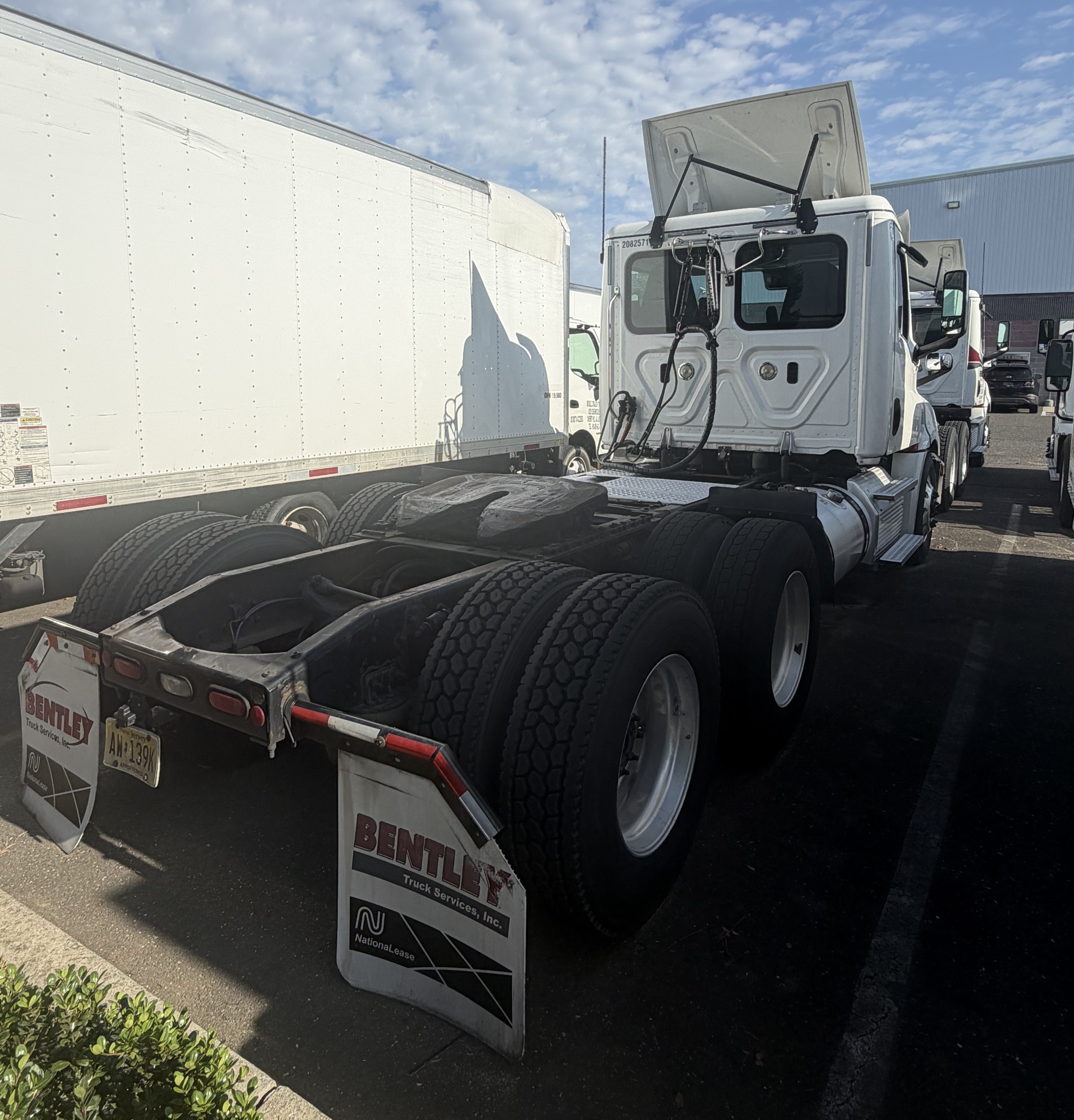 2020 Freightliner CASCADIA