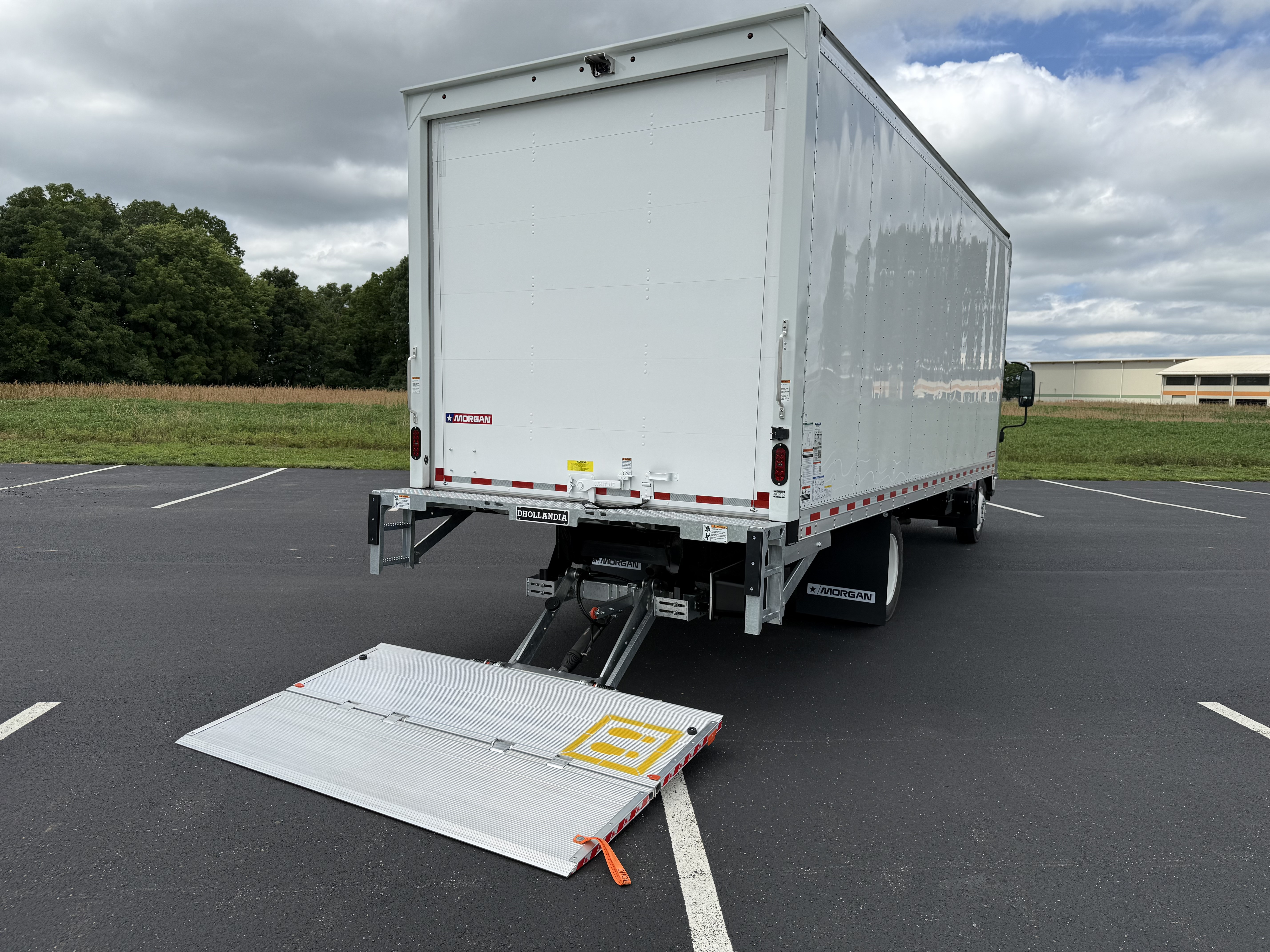 2025 Isuzu NRR Gas