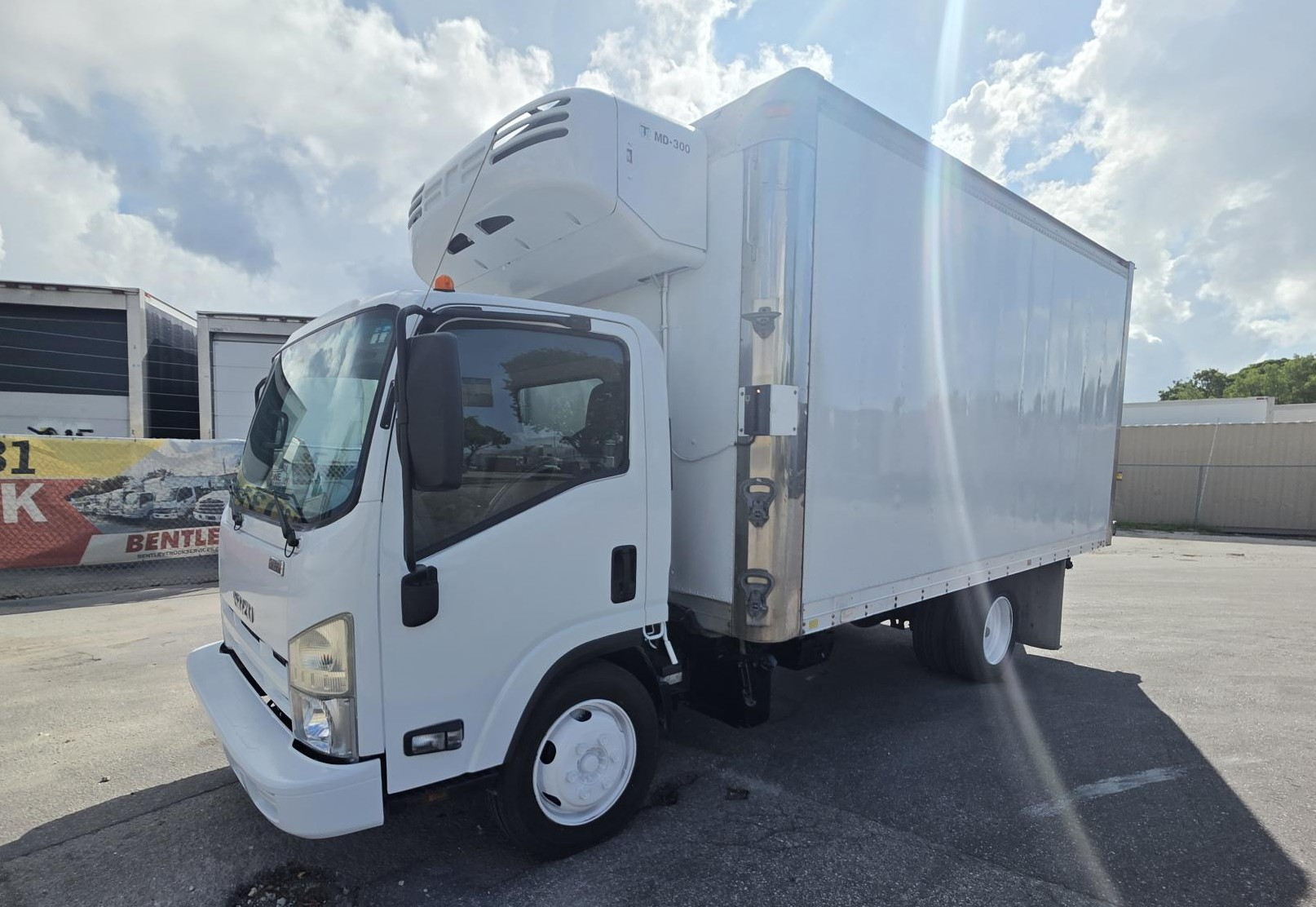 2011 Isuzu nrr