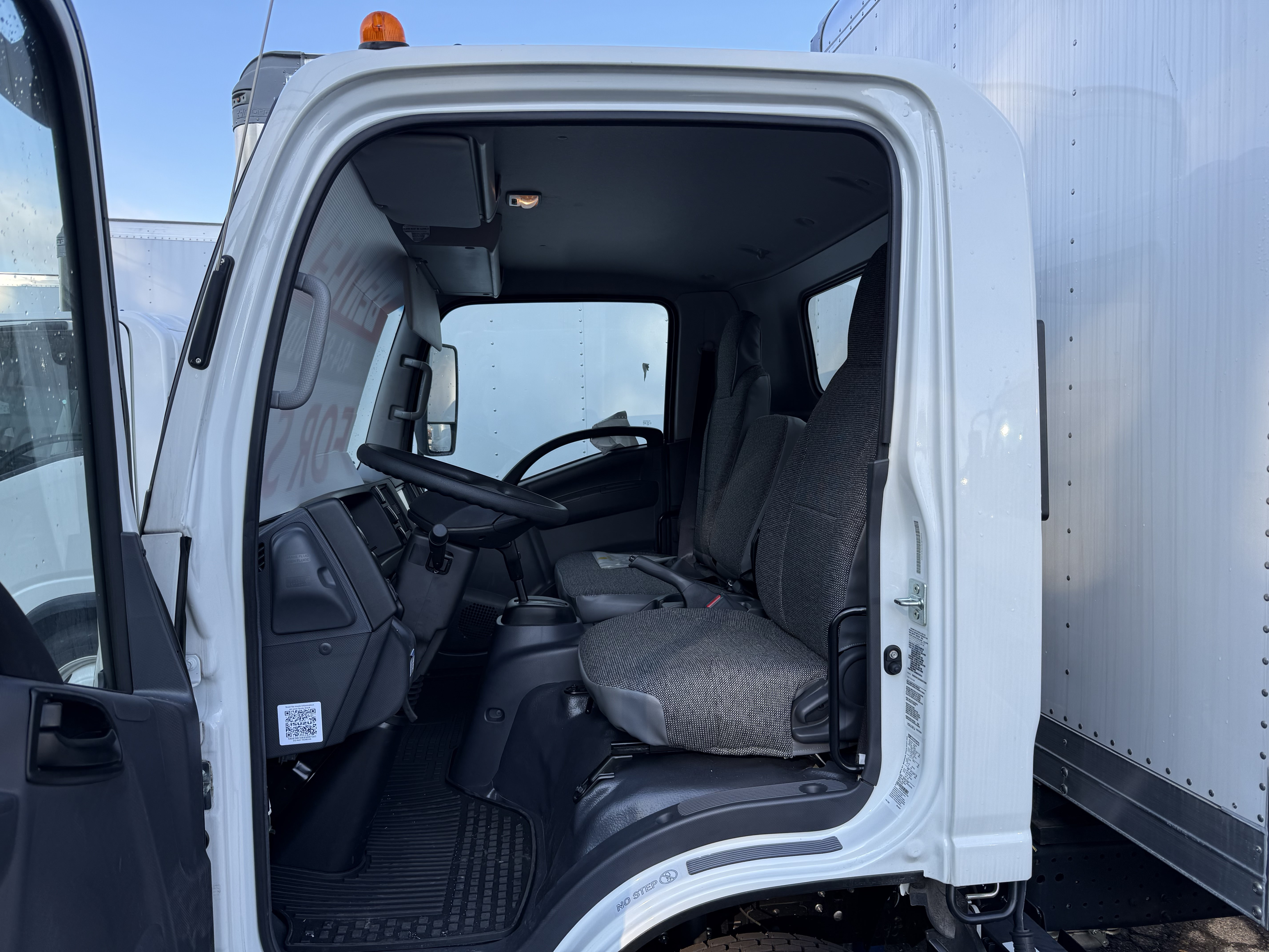 2025 Isuzu NRR GAS