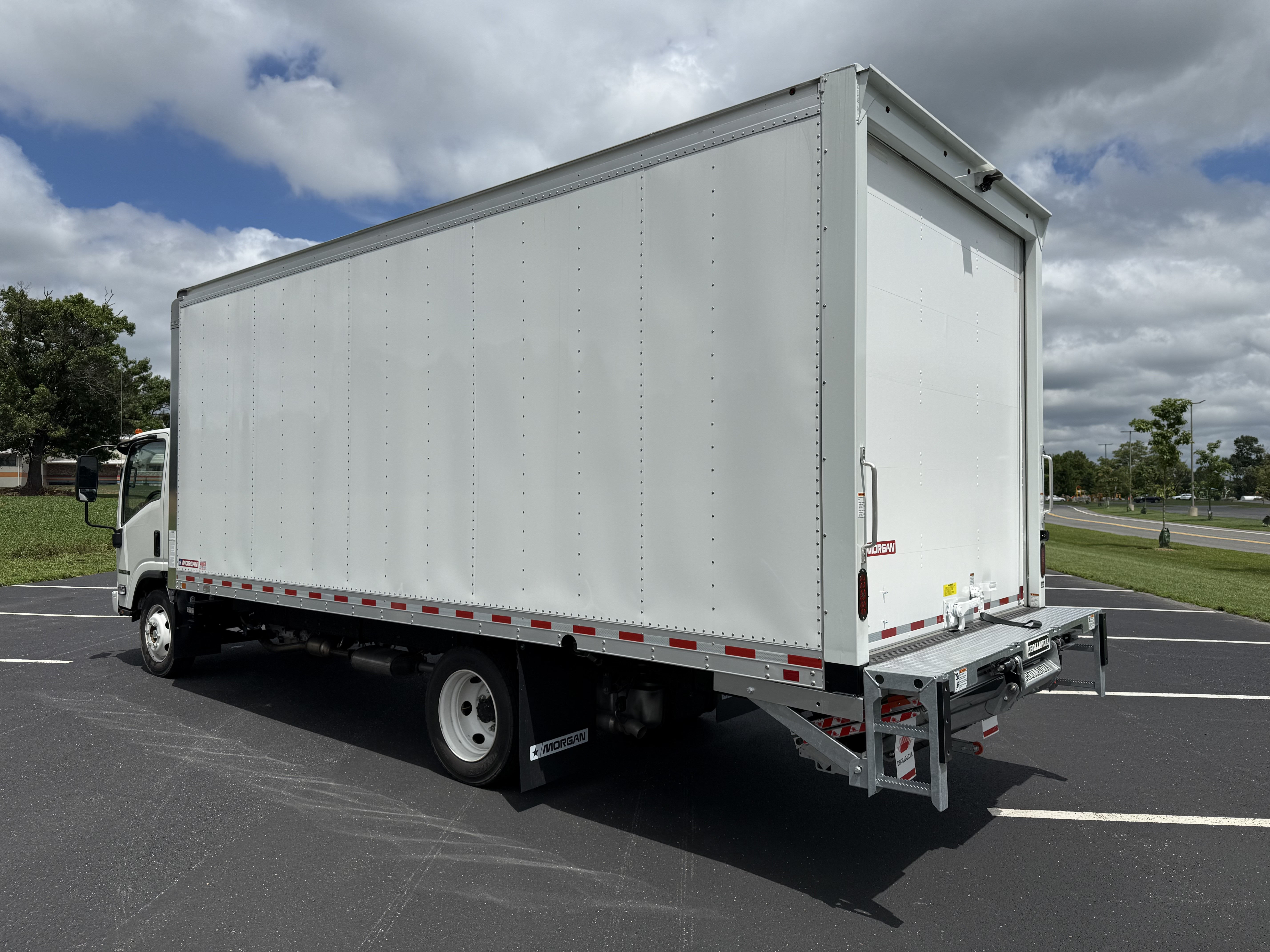 2025 Isuzu NRR Gas