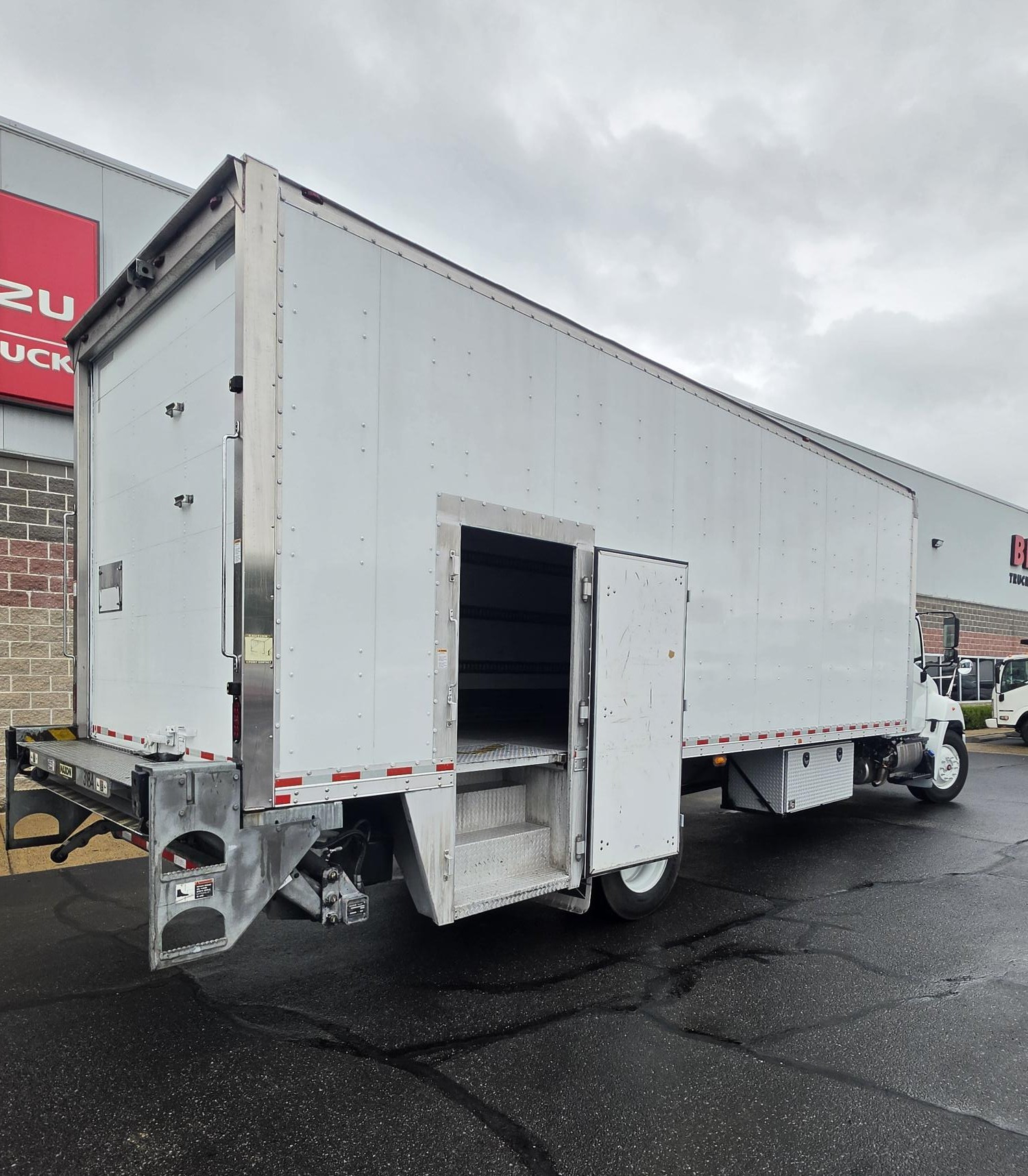 2019 Hino 268A