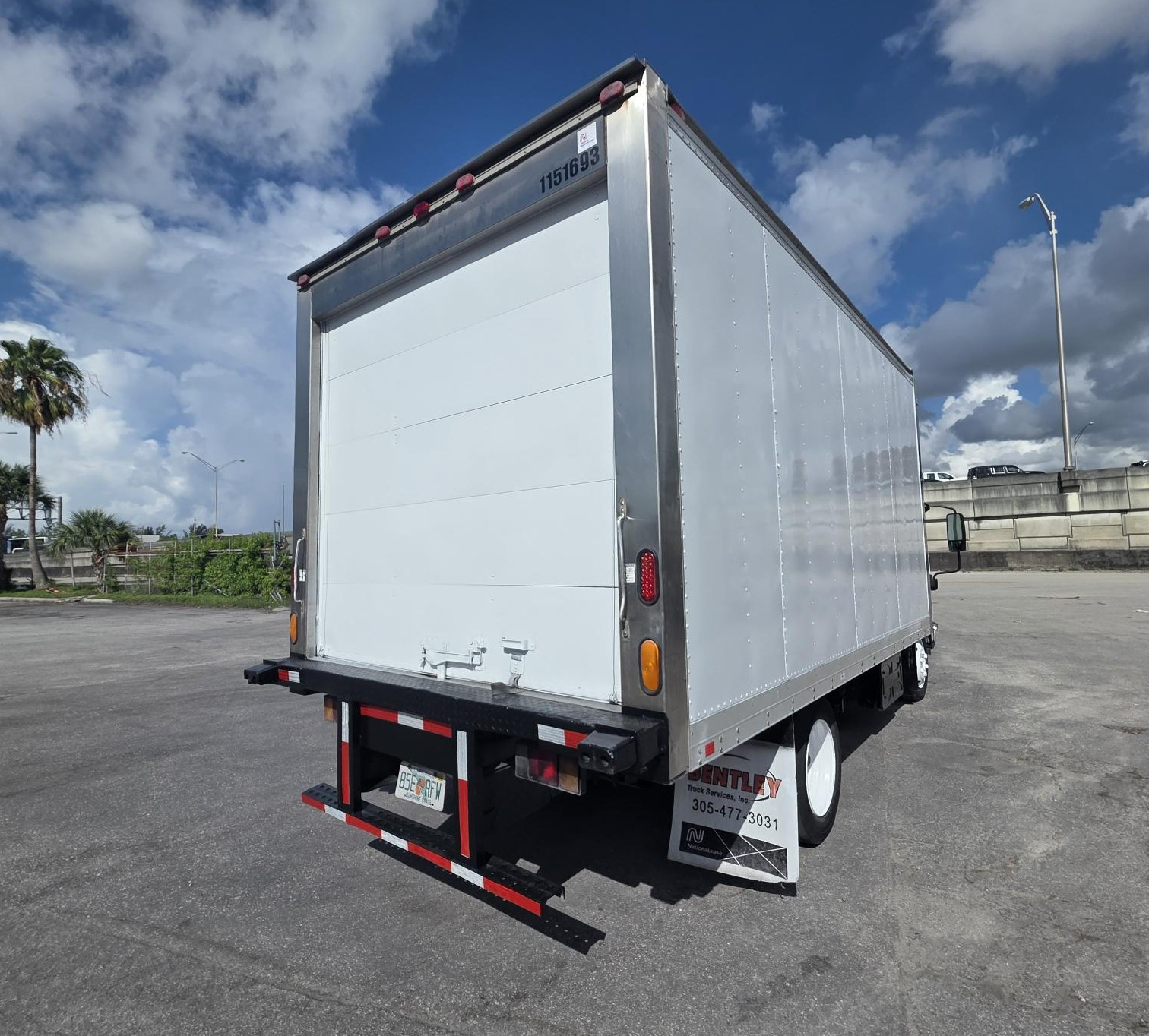 2011 Isuzu nrr