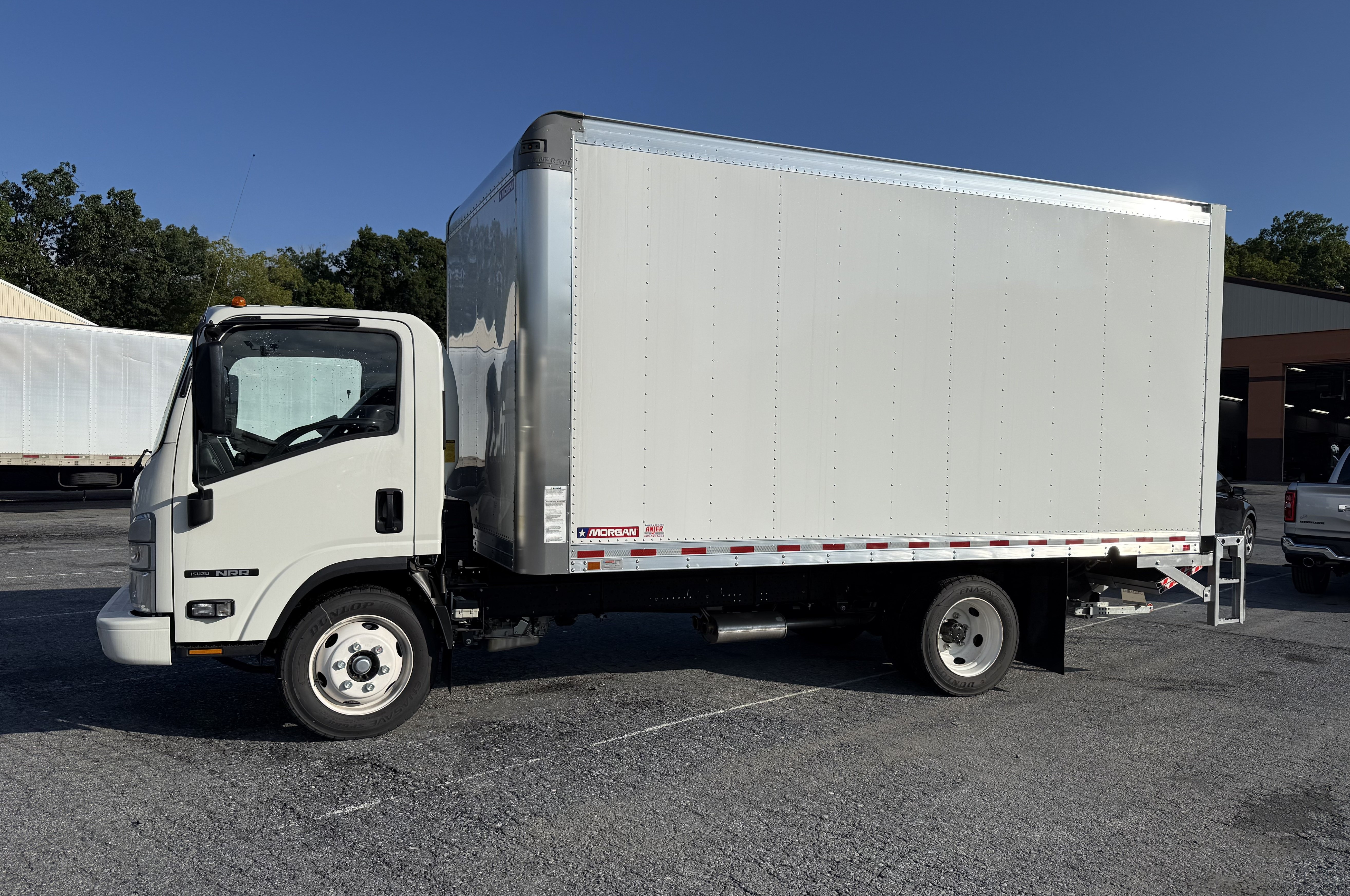 2025 Isuzu NRR GAS