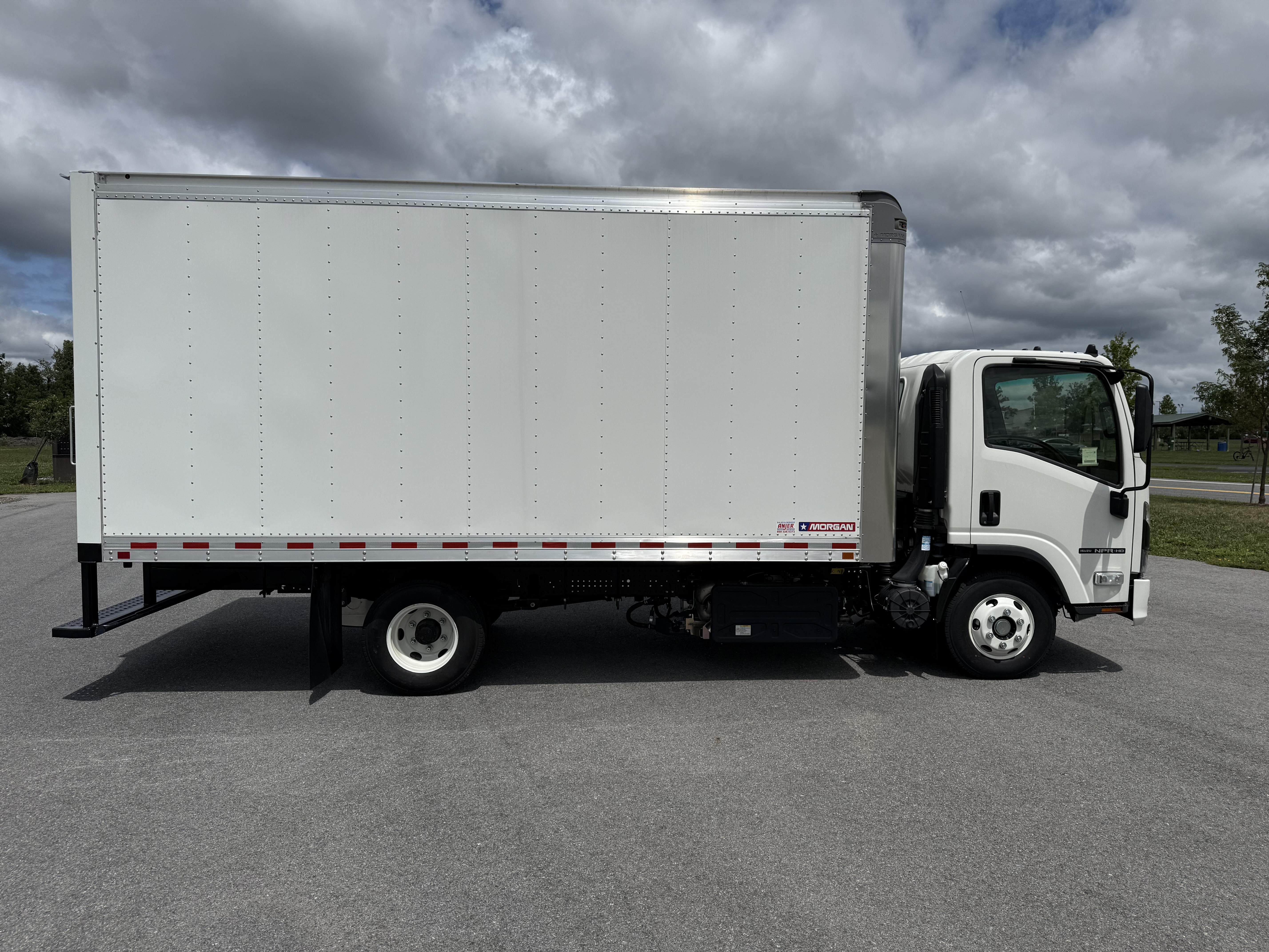 2025 Isuzu NPR HD