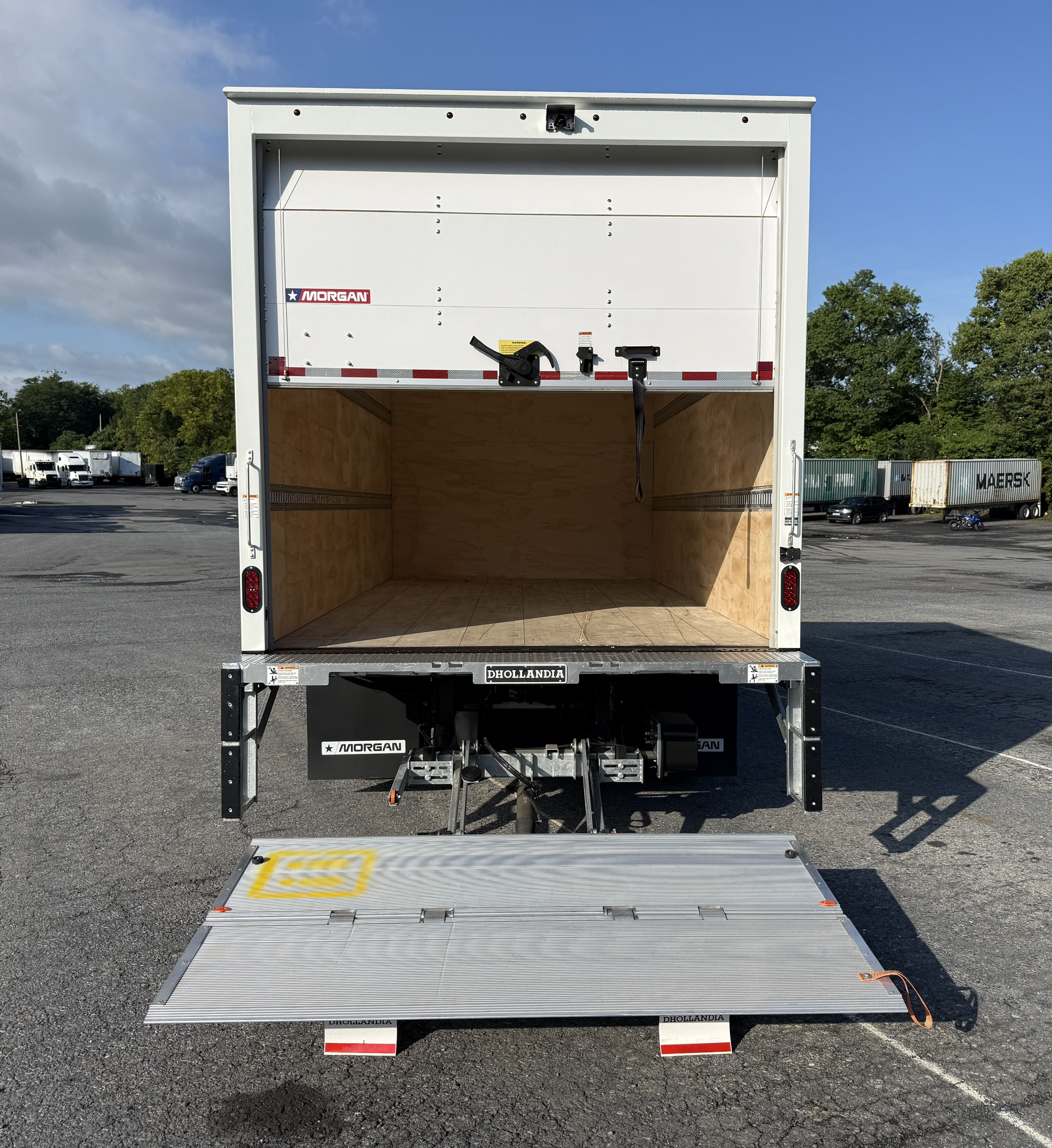 2025 Isuzu NRR GAS