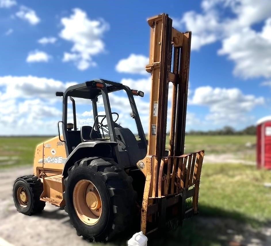 Photo of a 2006 Case 586G