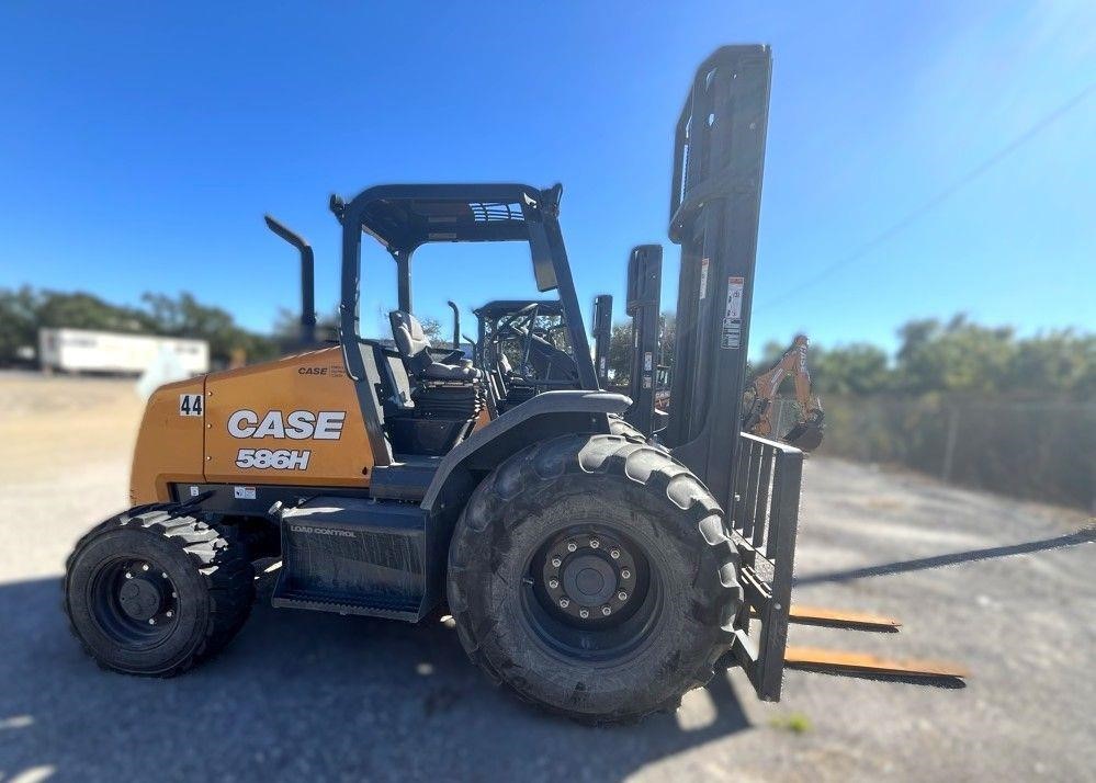 Photo of a 2024 Case 586H