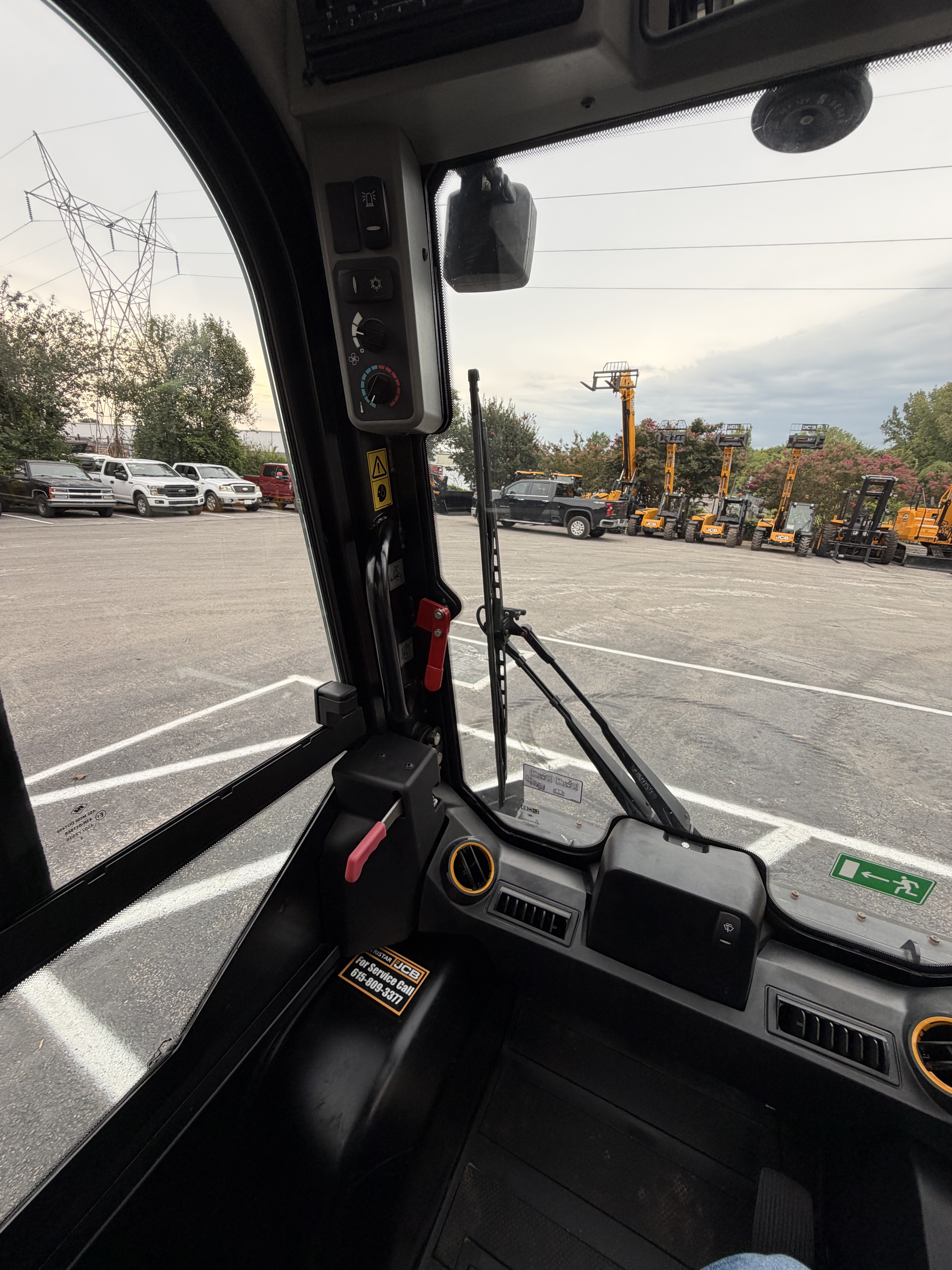 2025 JCB 300