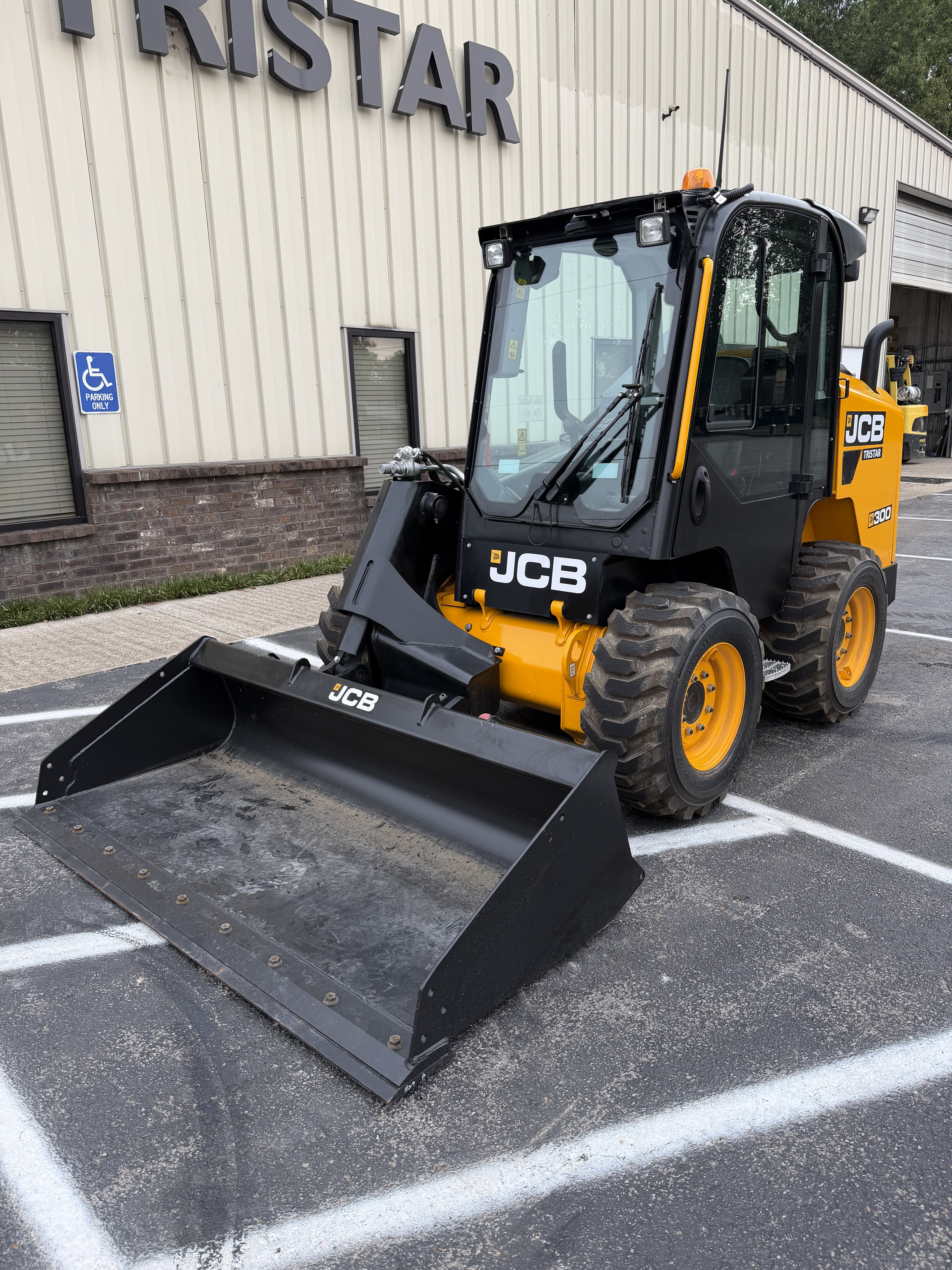 2025 JCB 300