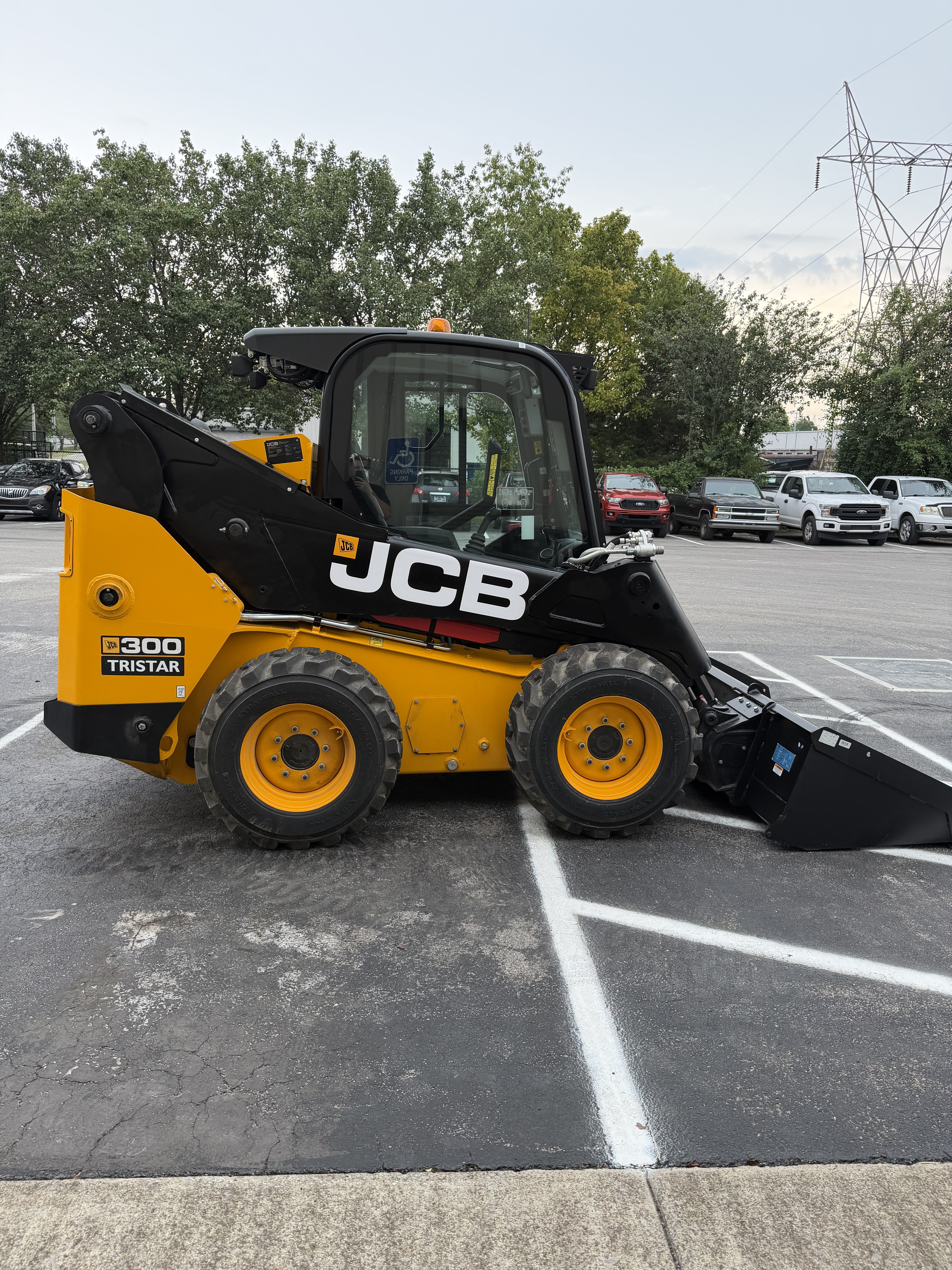 2025 JCB 300