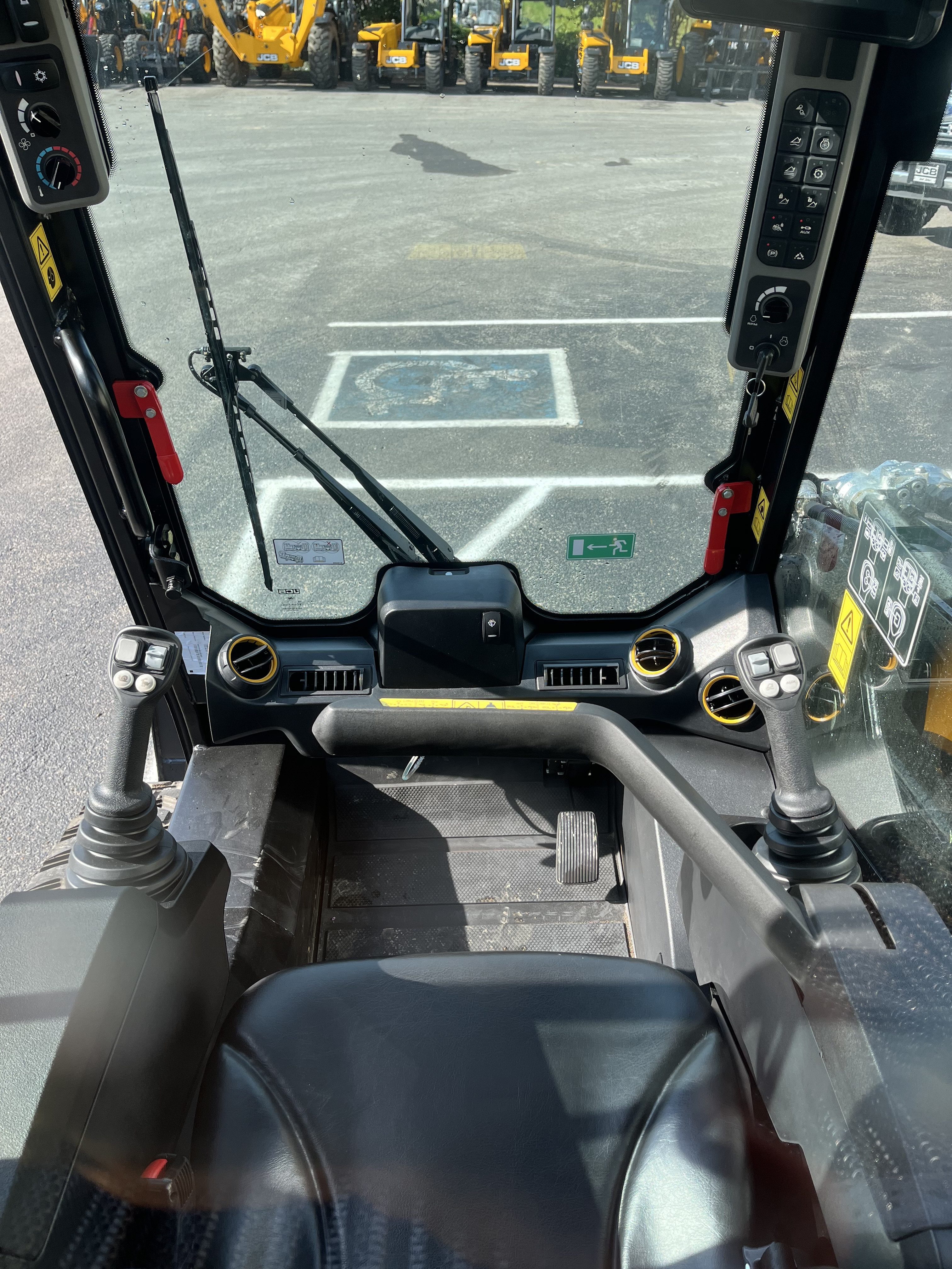 2026 JCB 3TS-8T