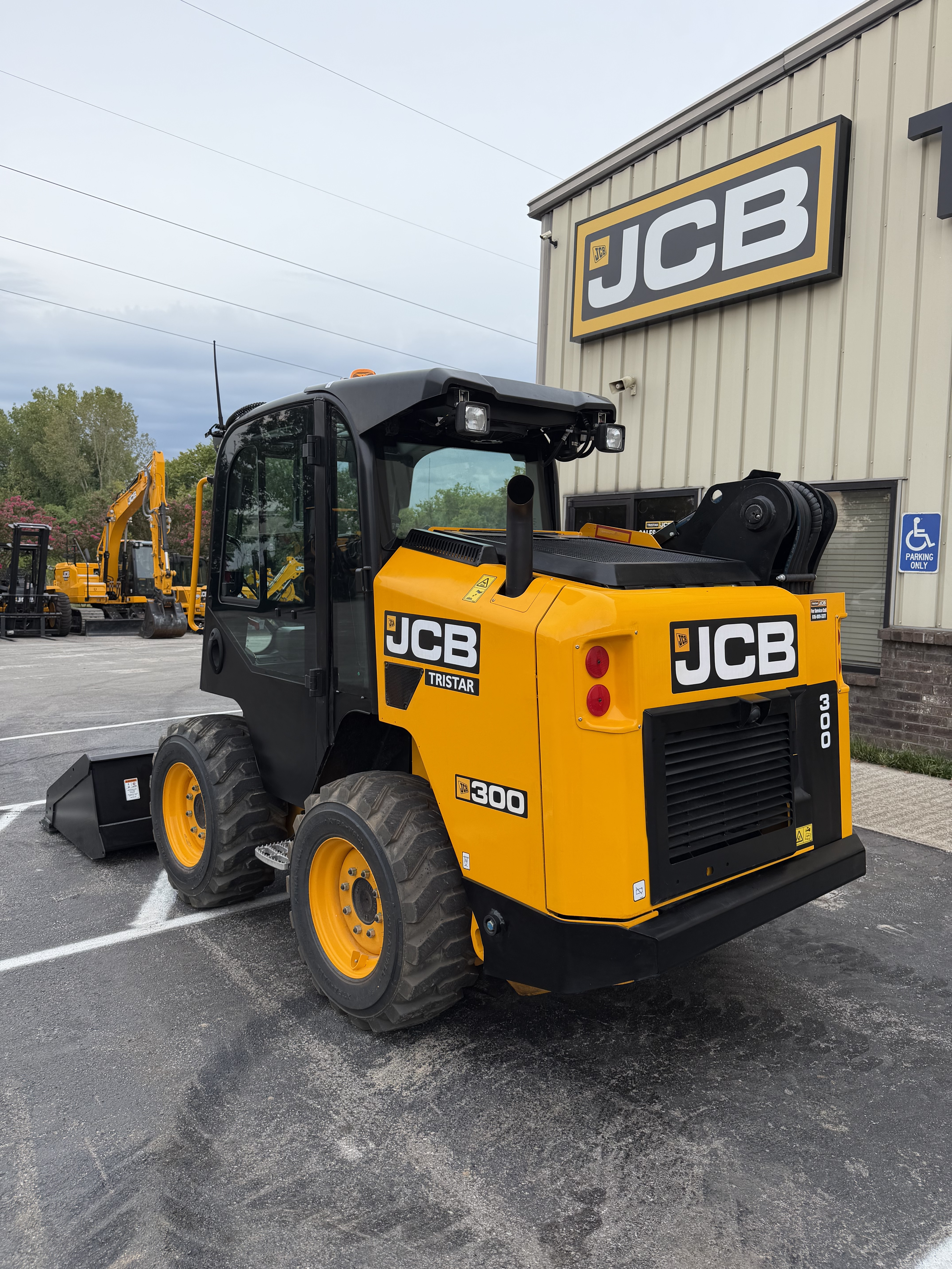 2025 JCB 300