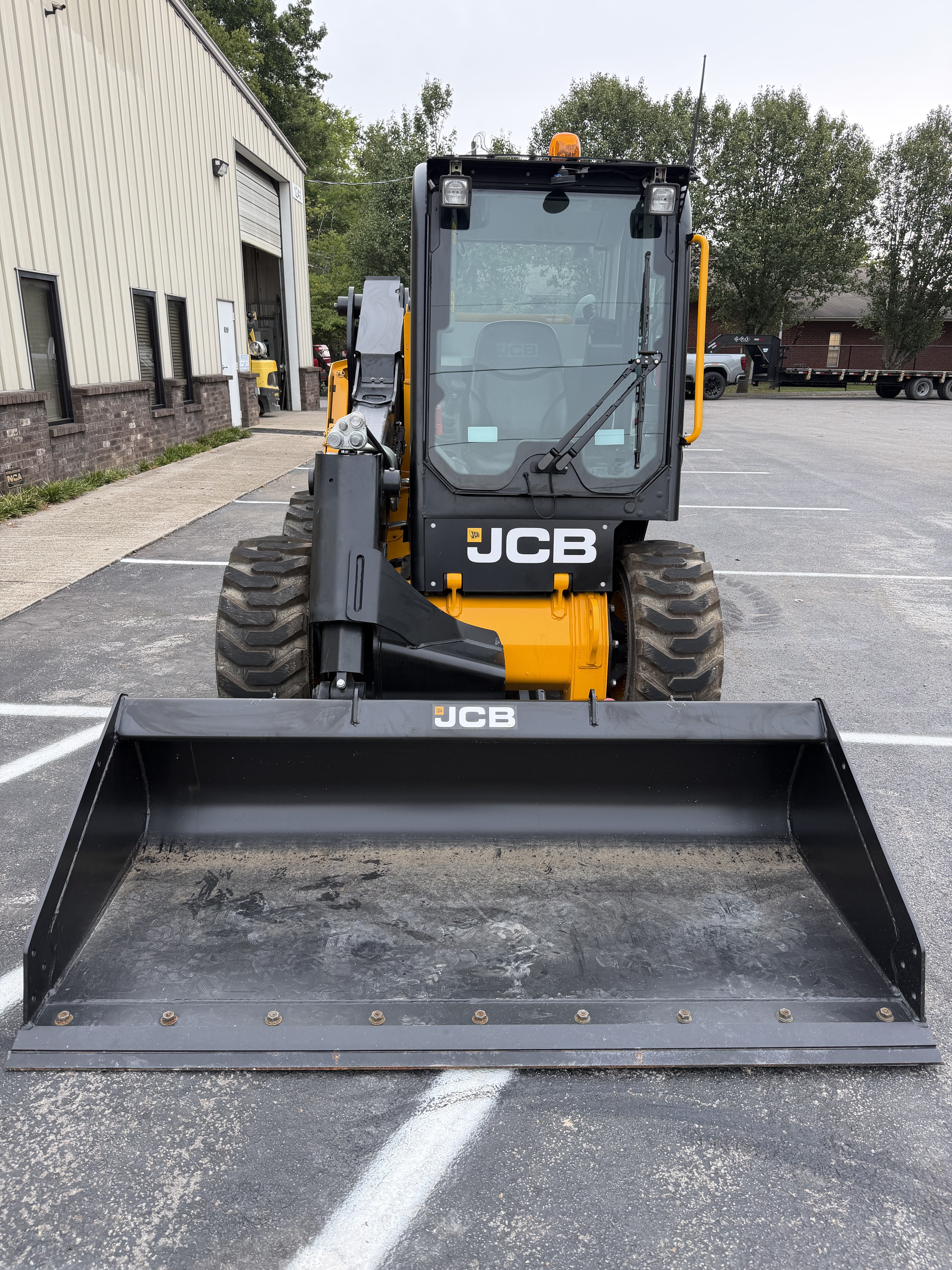 2025 JCB 300