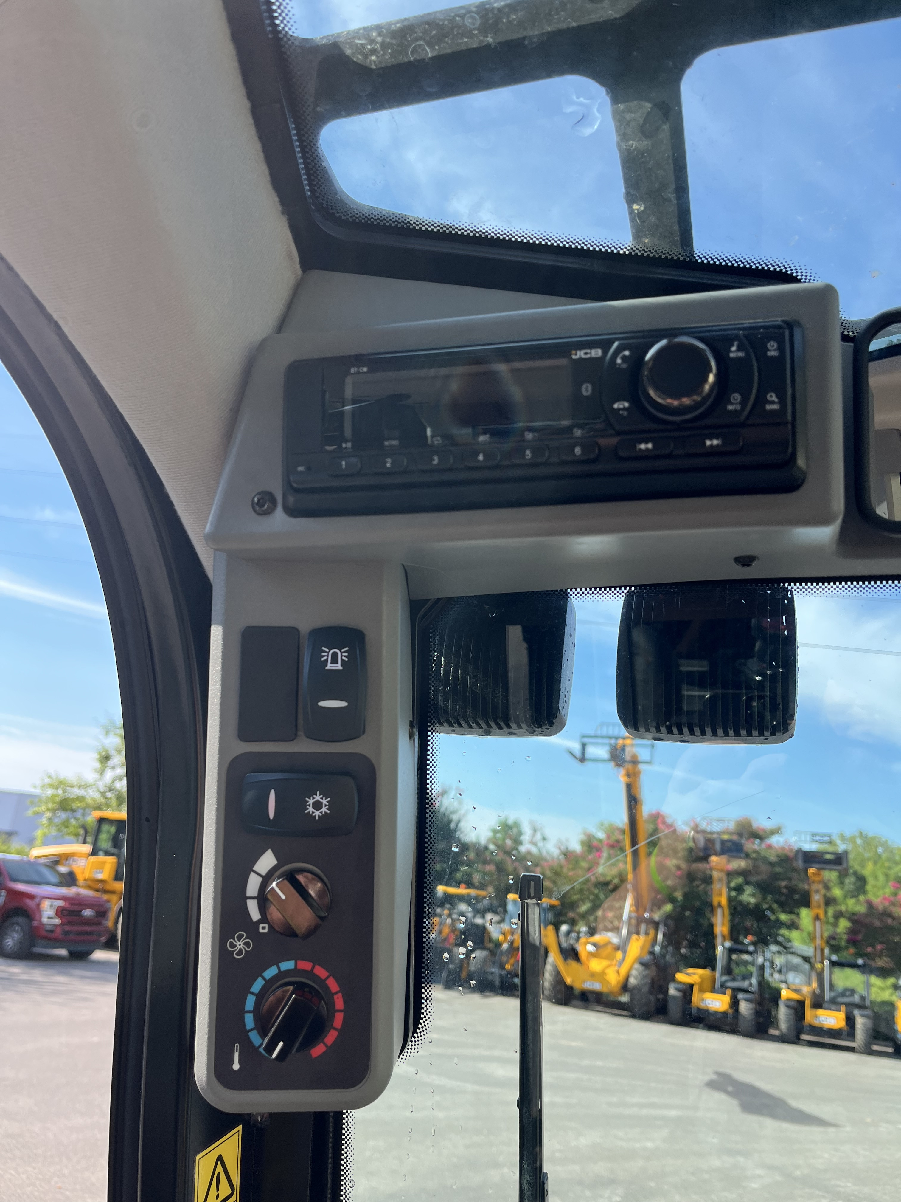 2026 JCB 3TS-8T