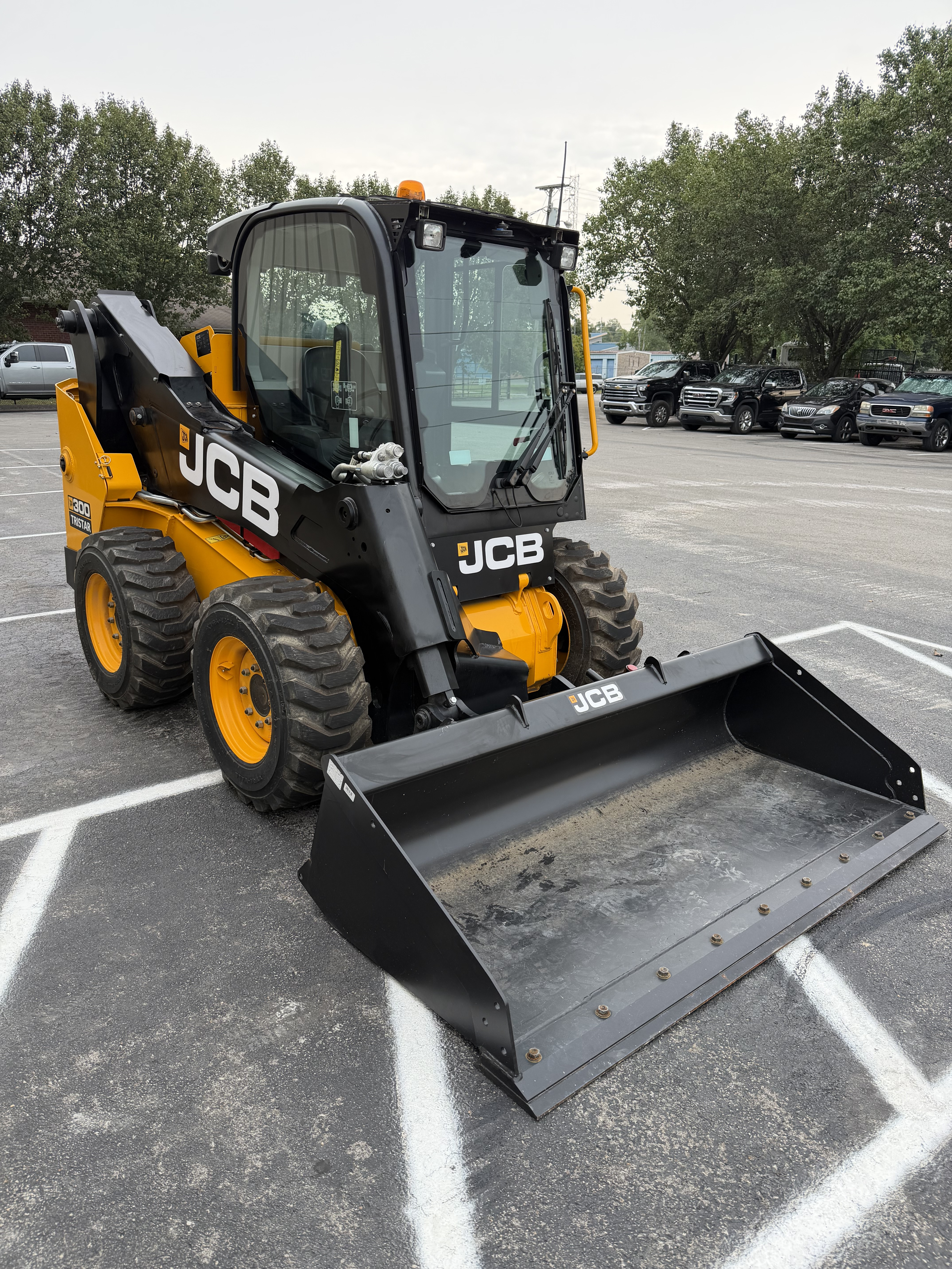 2025 JCB 300