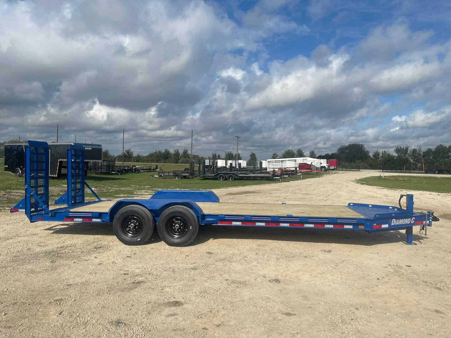 2023 DIAMOND C 22X82 DECKOVER 15K For Sale (53361482) from Southern