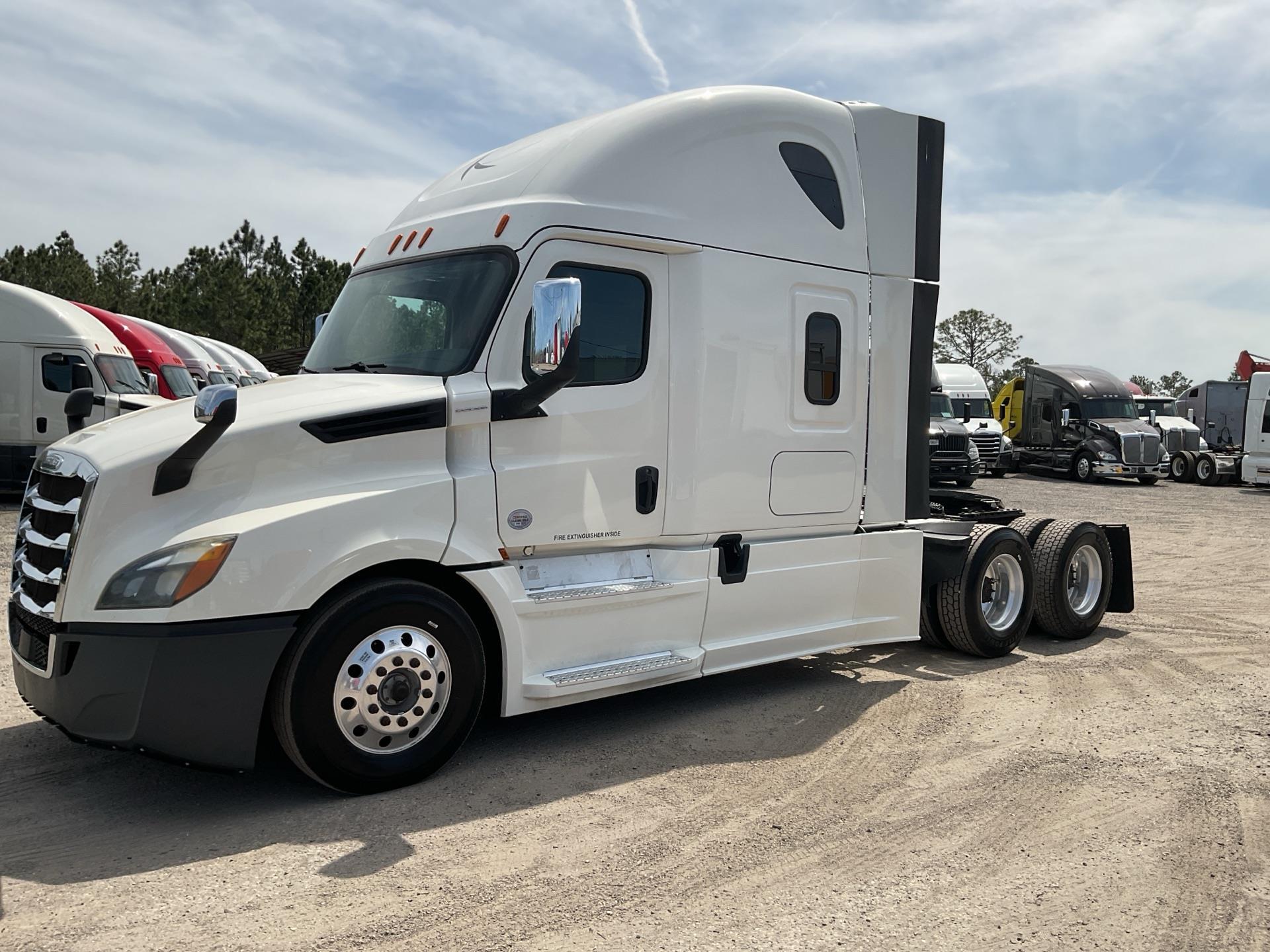 2020 Freightliner Cascadia 126