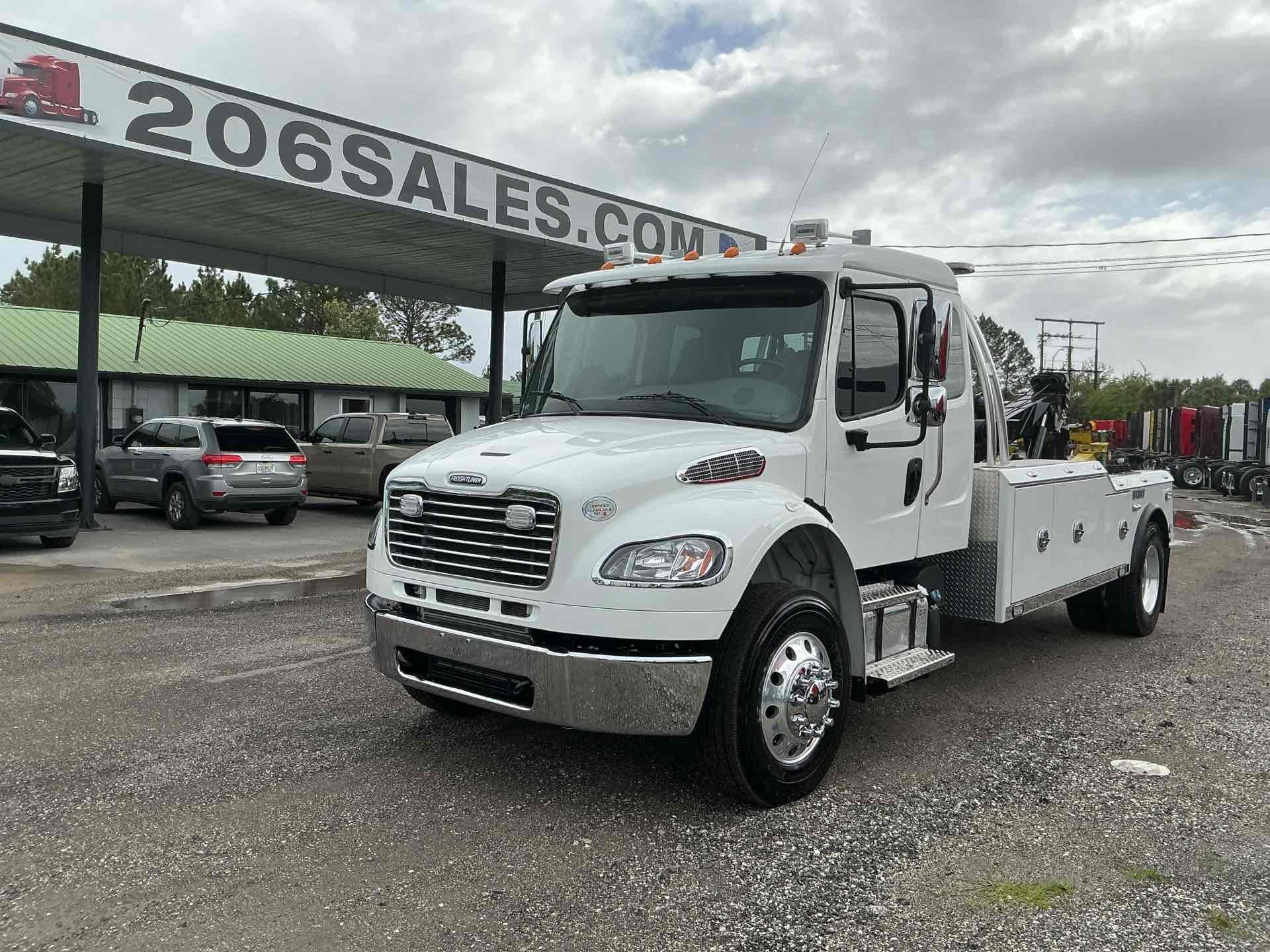 Photo of a 2023 Freightliner BUSINESS CLASS M2 106