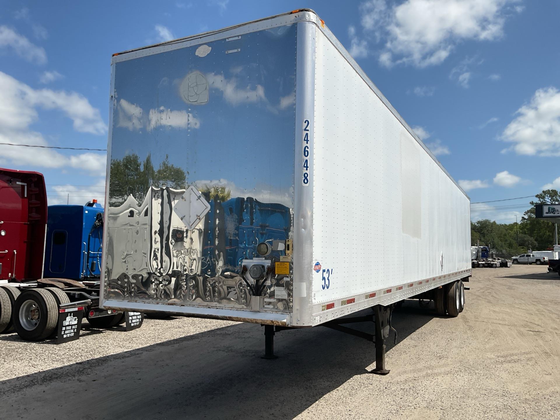 Photo of a 2007 Utility 4000DX