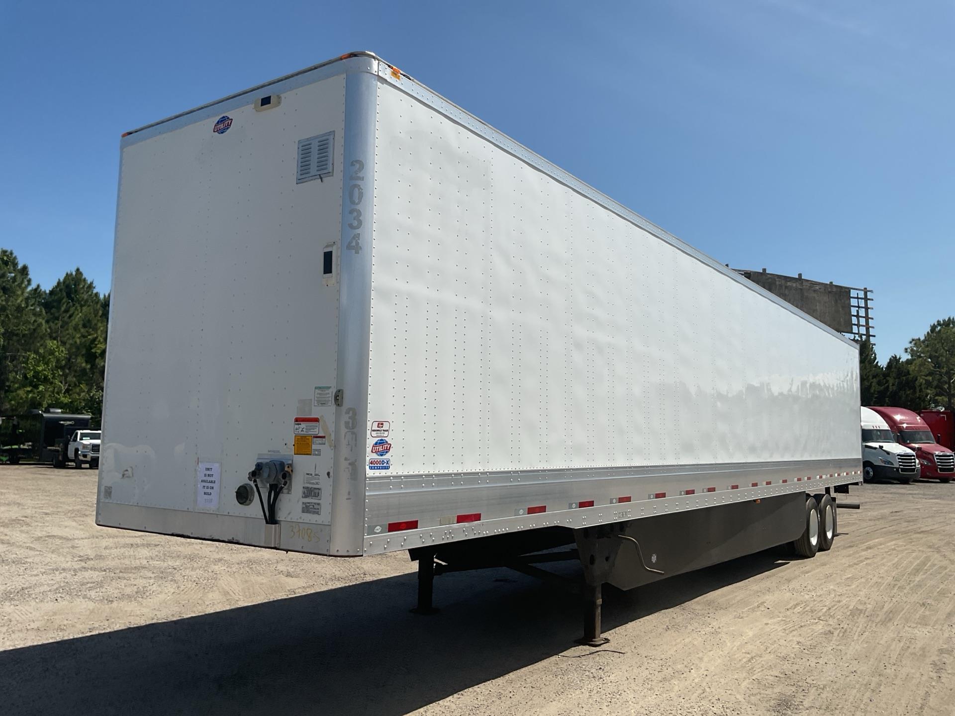 Photo of a 2020 Utility 4000DX