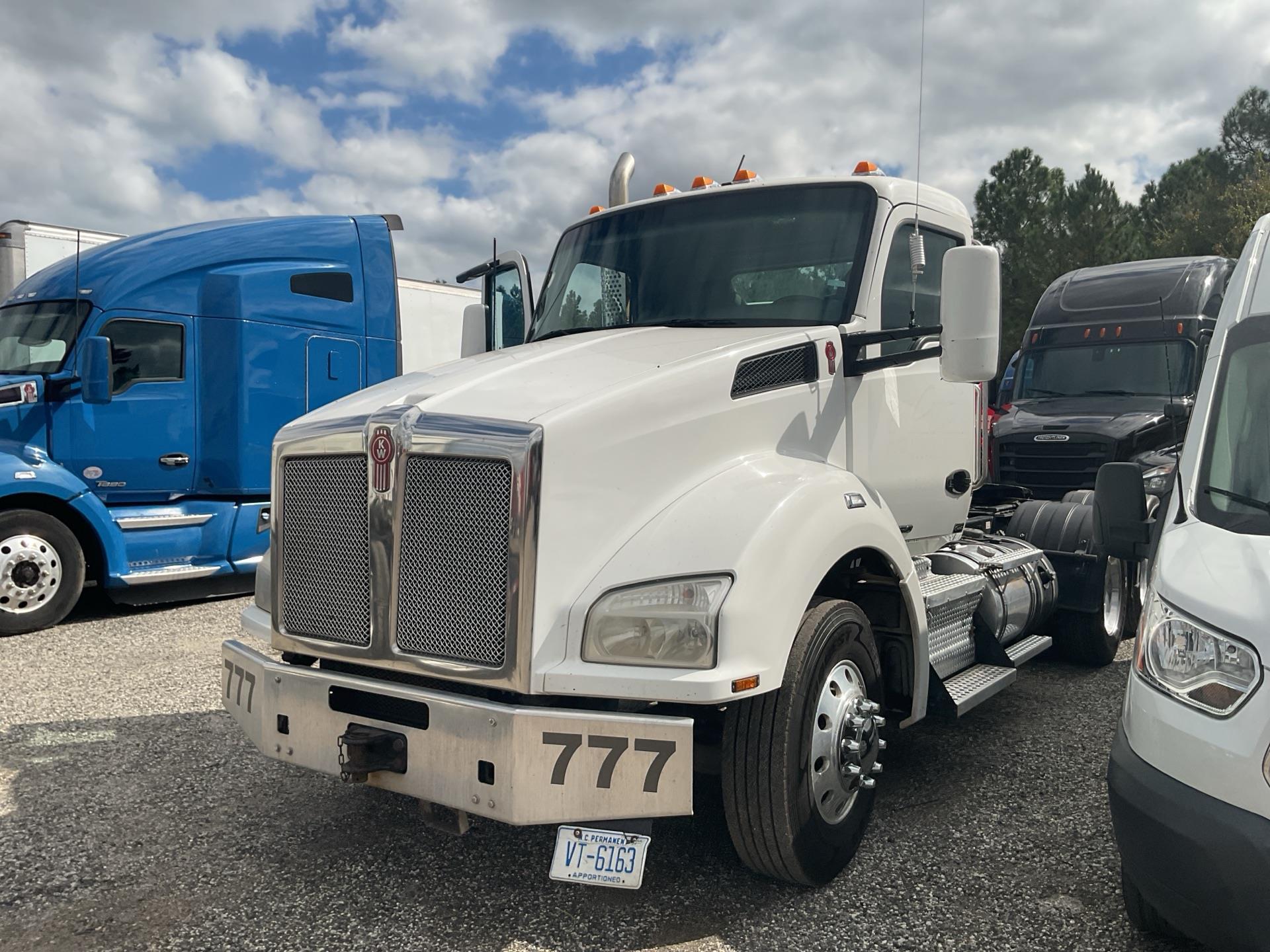 Photo of a 2018 Kenworth T880
