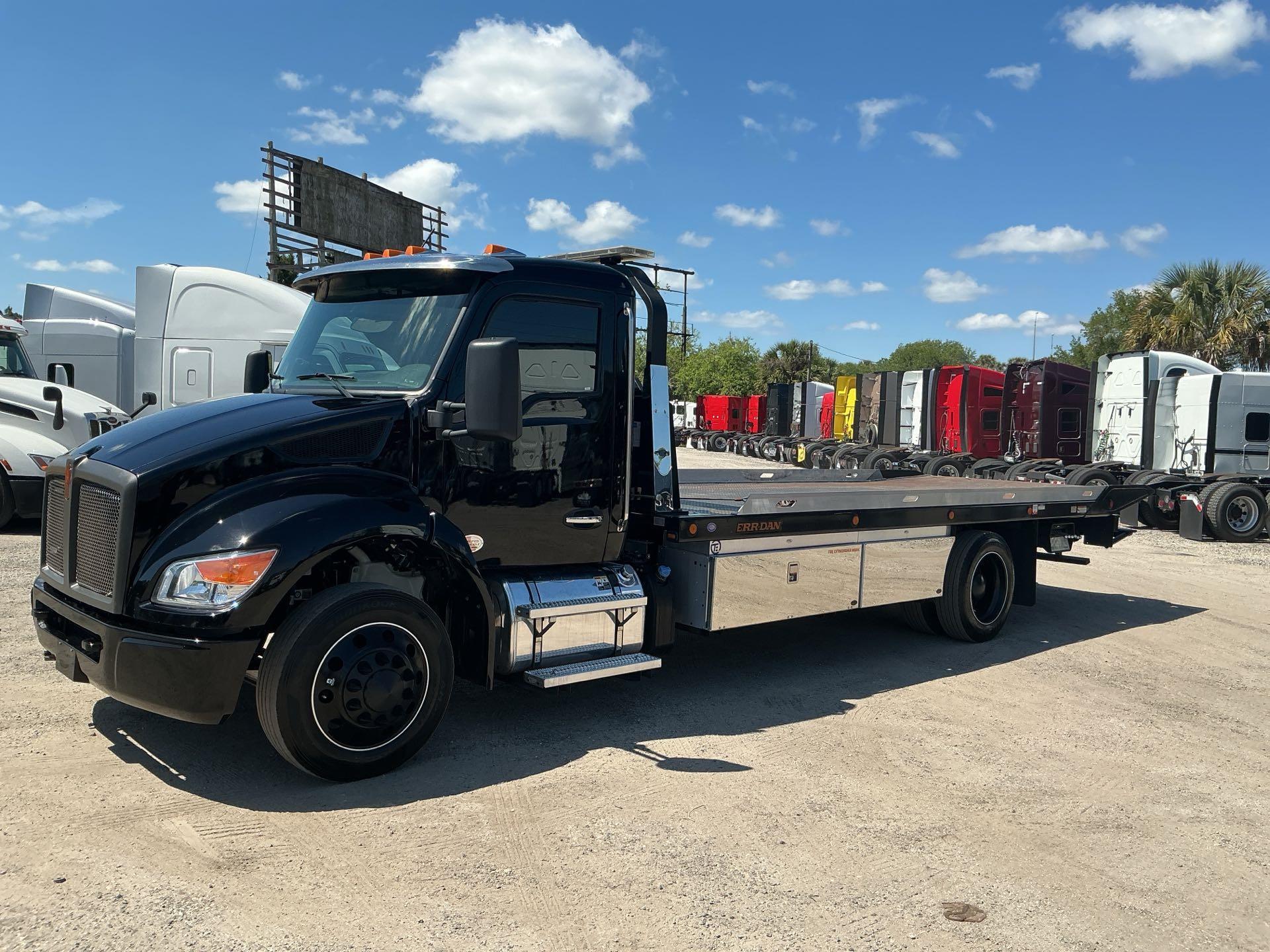 Photo of a 2023 Kenworth T280
