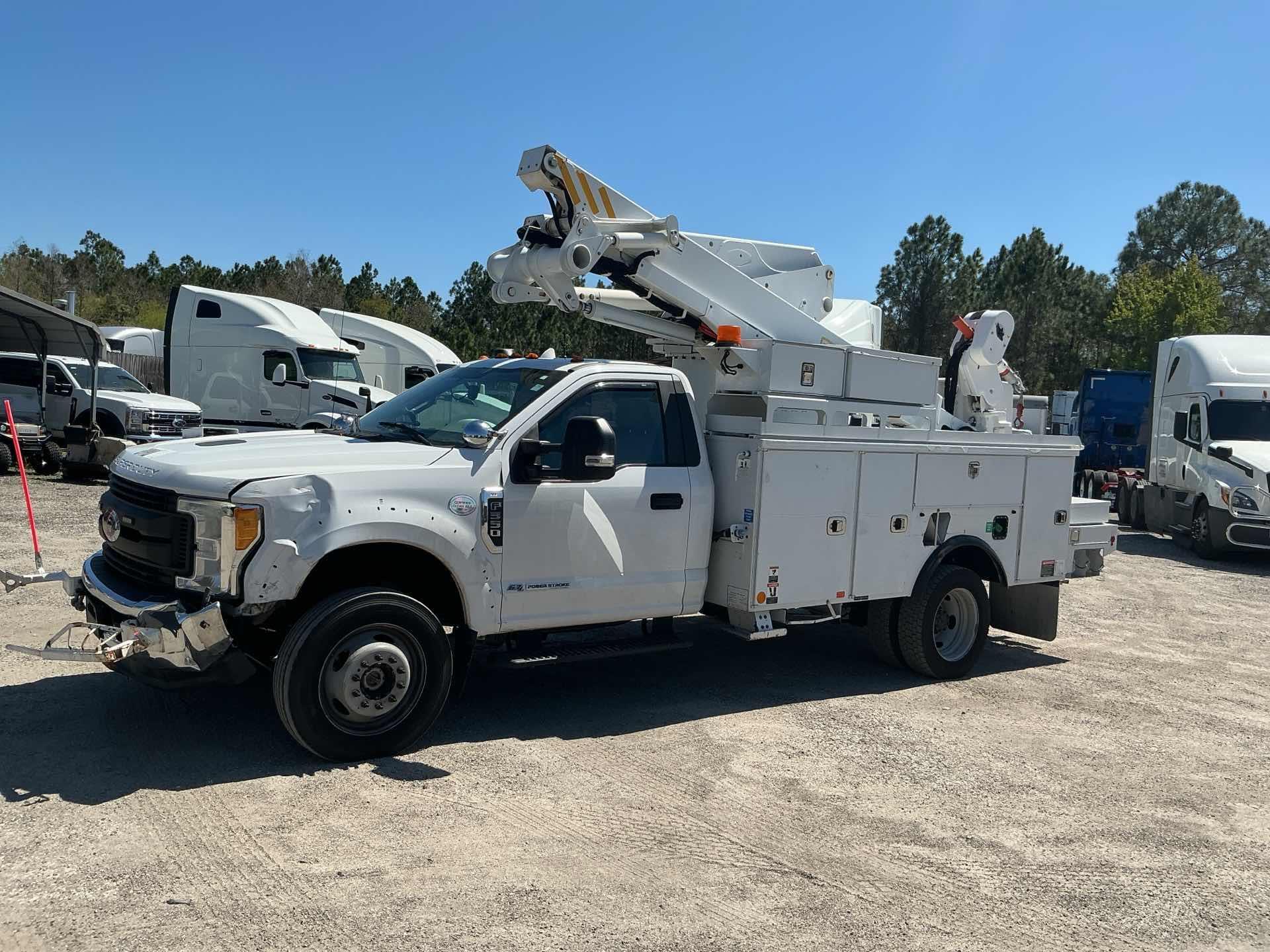 Photo of a 2017 Ford F550