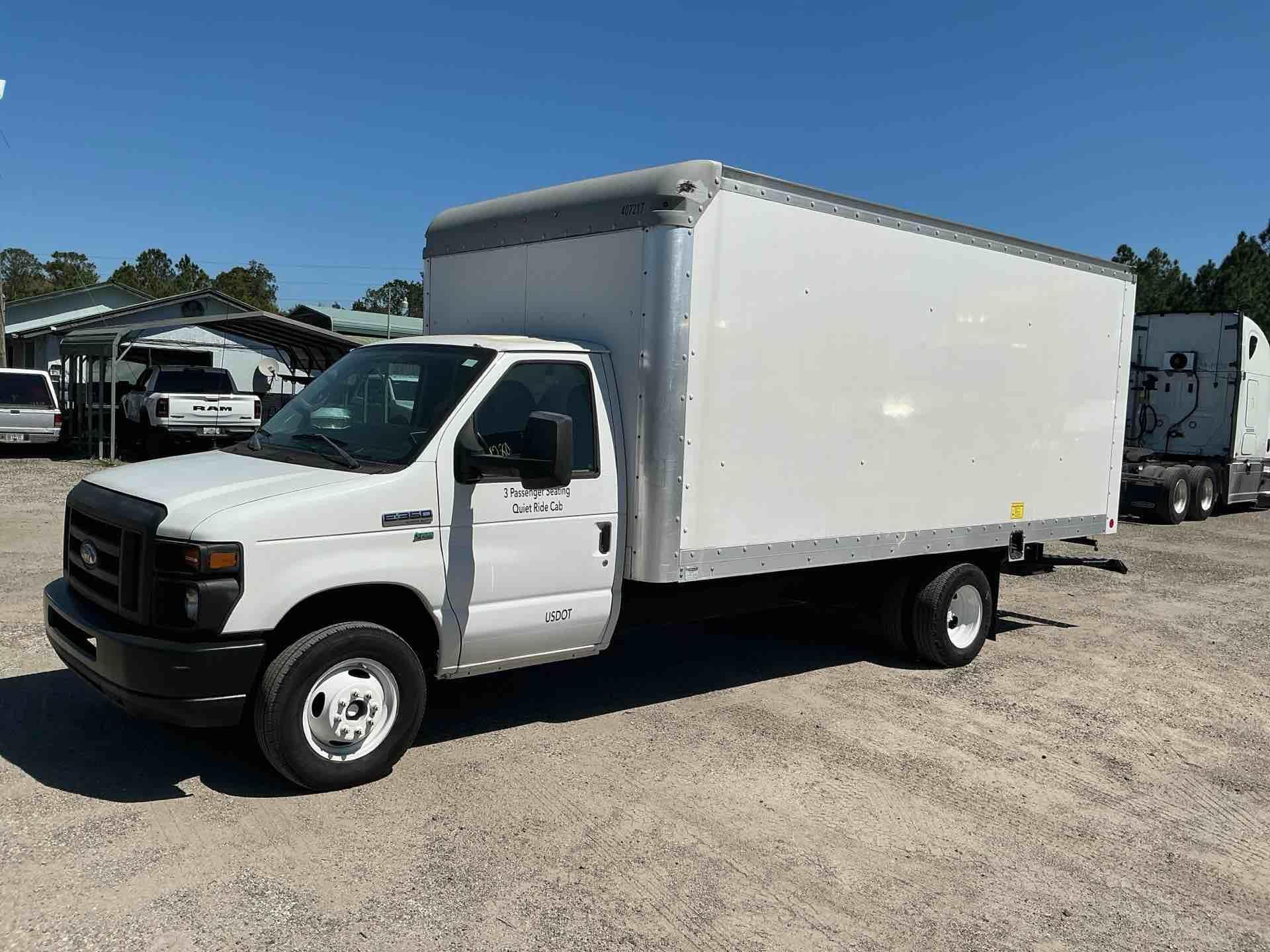Photo of a 2014 Ford ECONOLINE