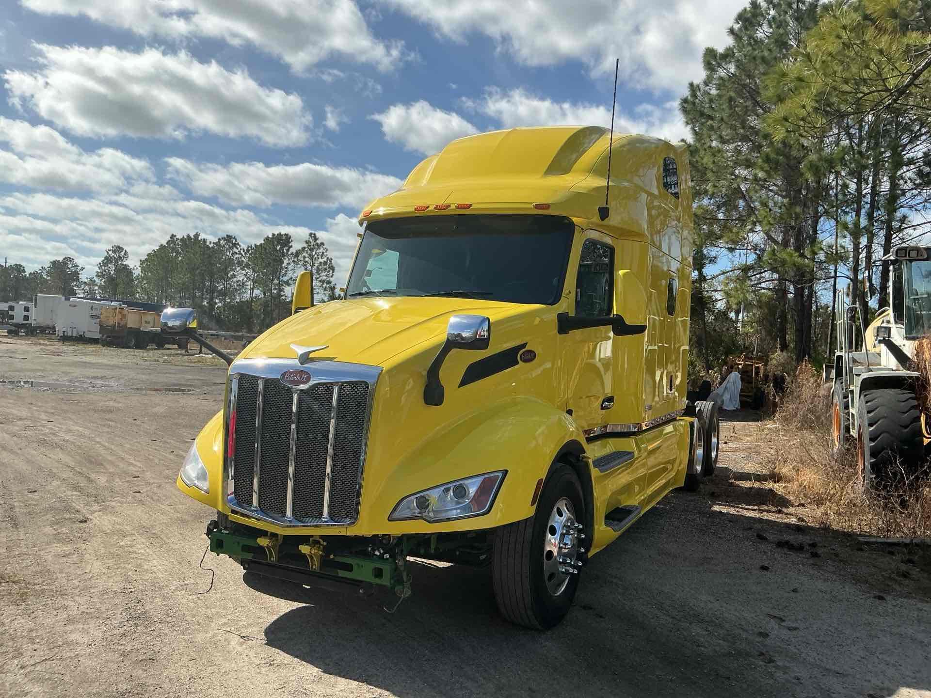 Photo of a 2023 Peterbilt 579
