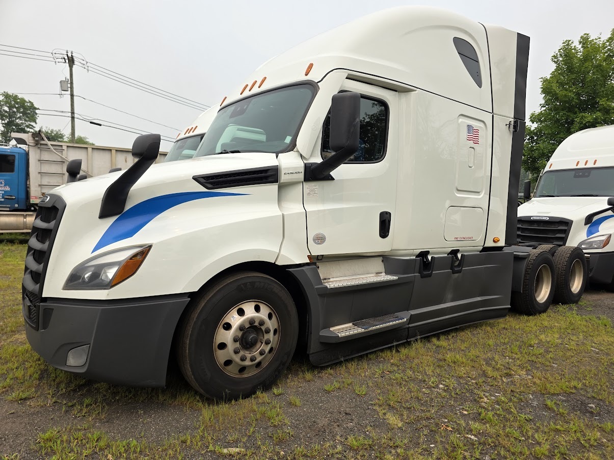 Photo of a 2022 Freightliner CASCADIA 126