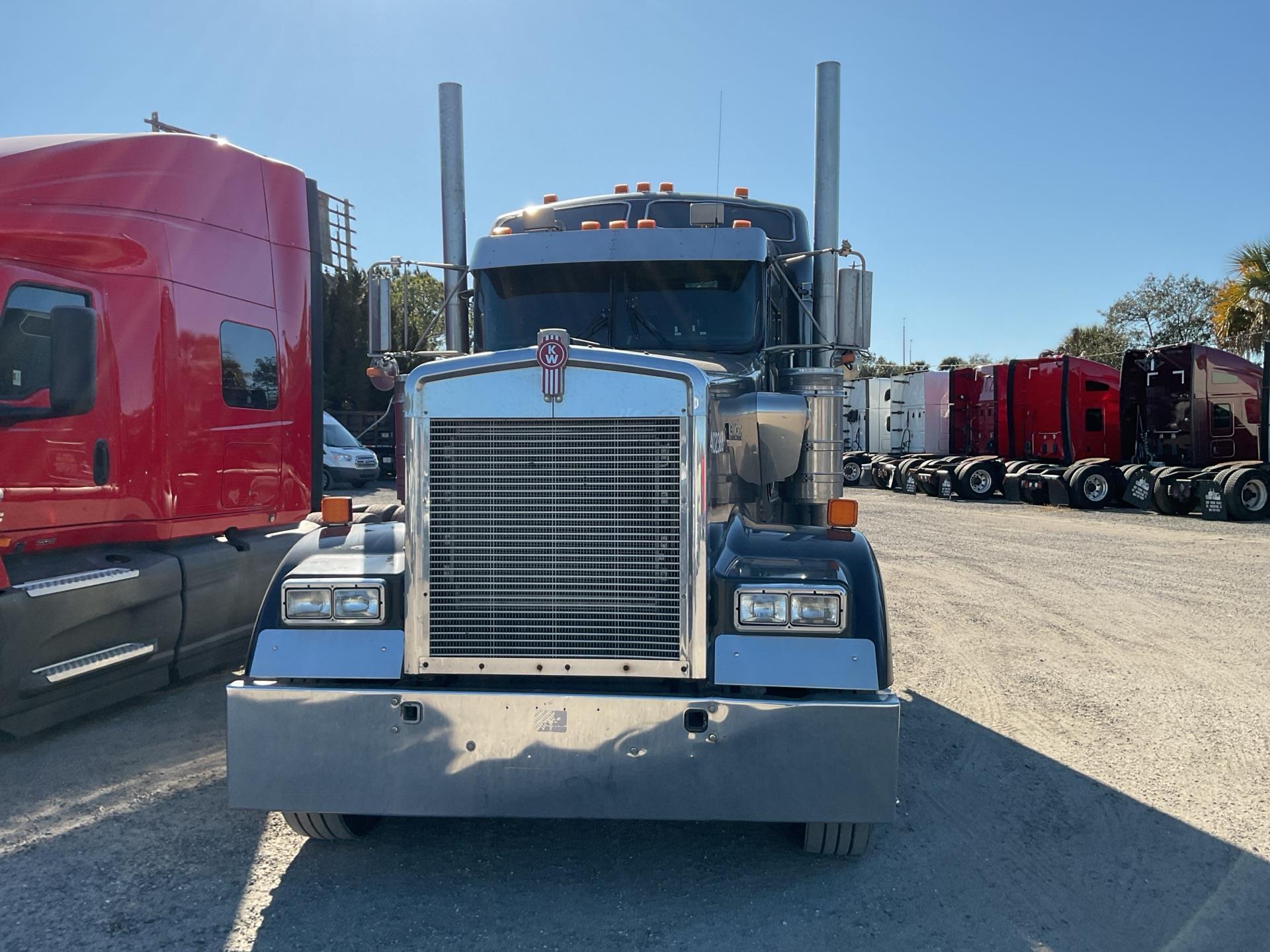 2005 Kenworth W900B