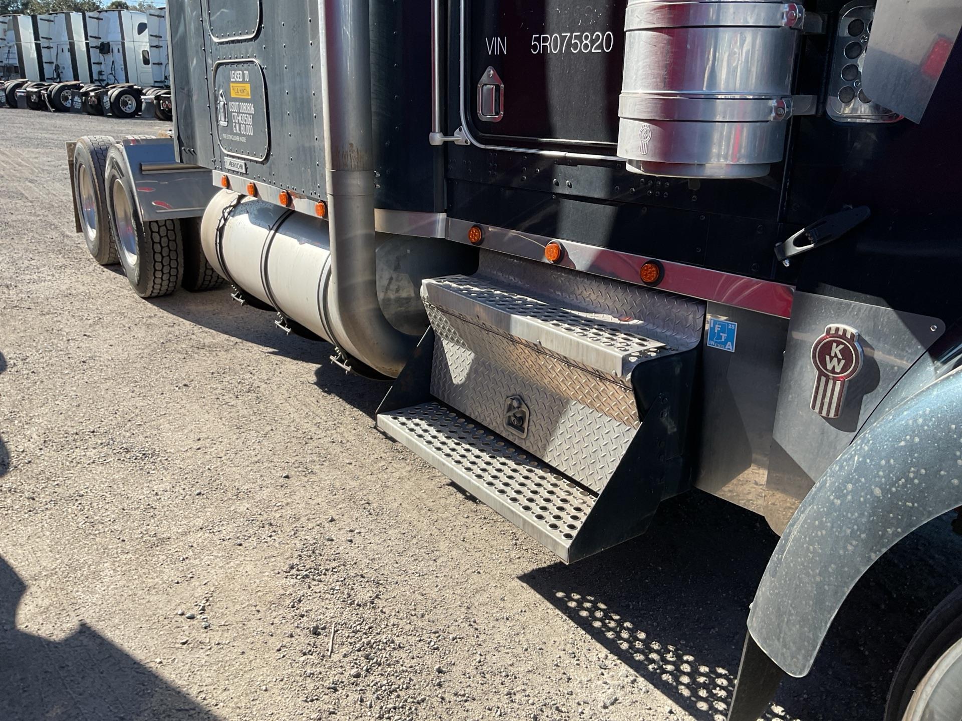 2005 Kenworth W900B