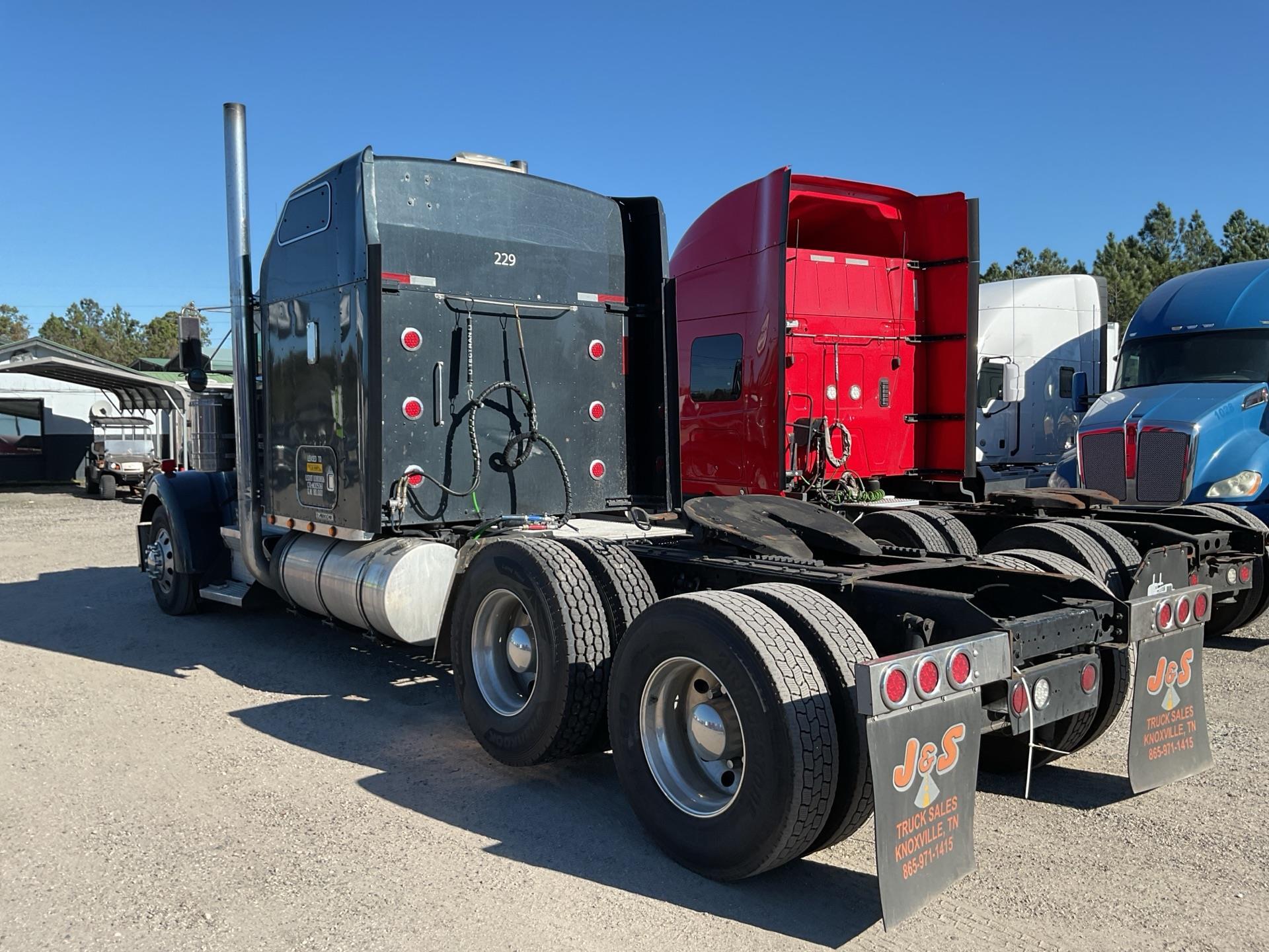 2005 Kenworth W900B