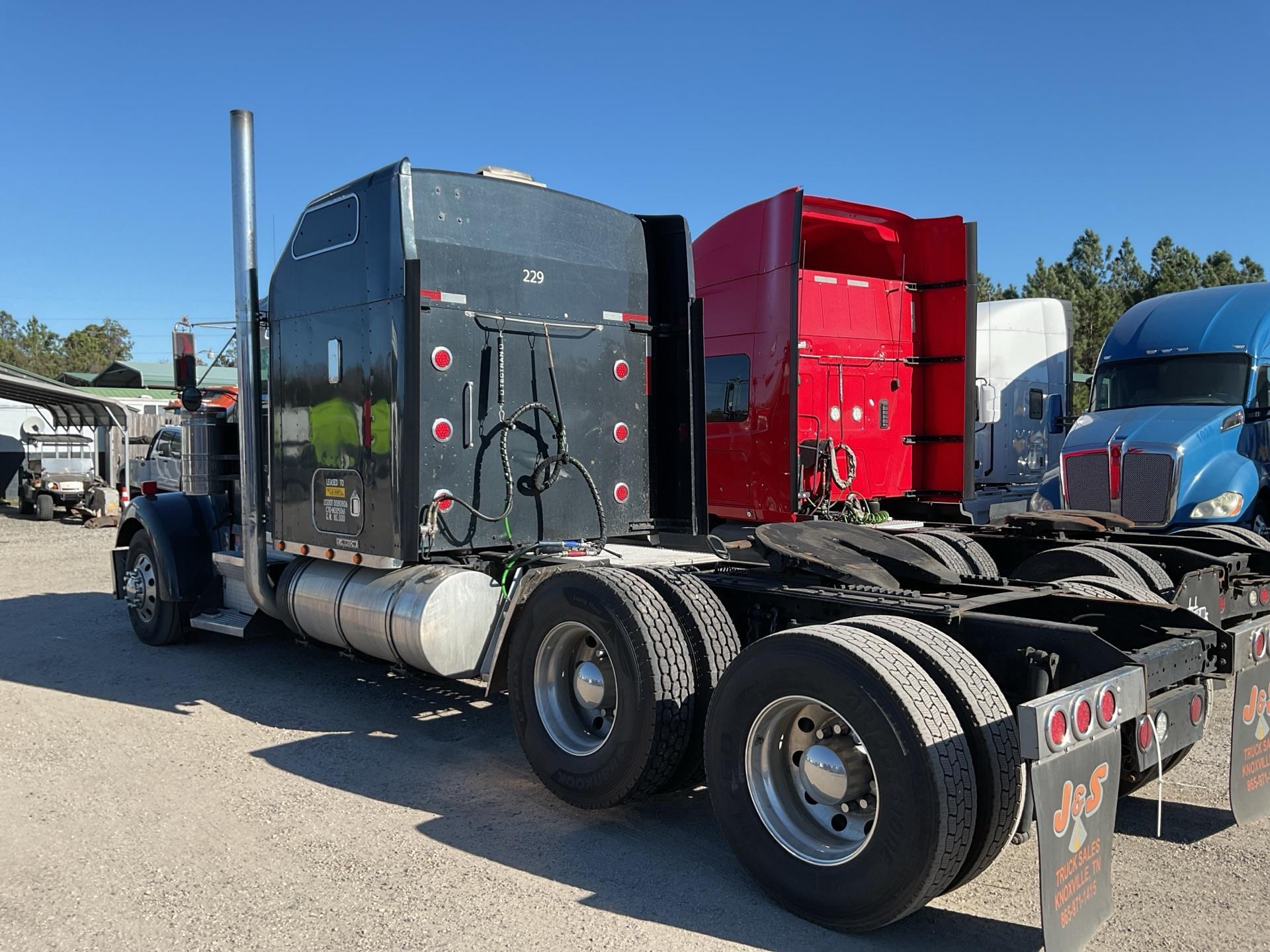2005 Kenworth W900B