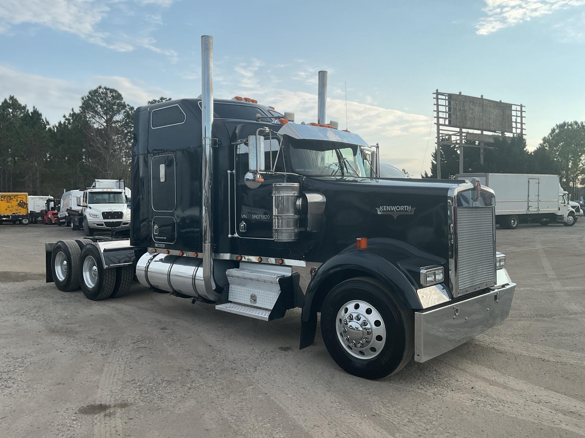 2005 Kenworth W900B