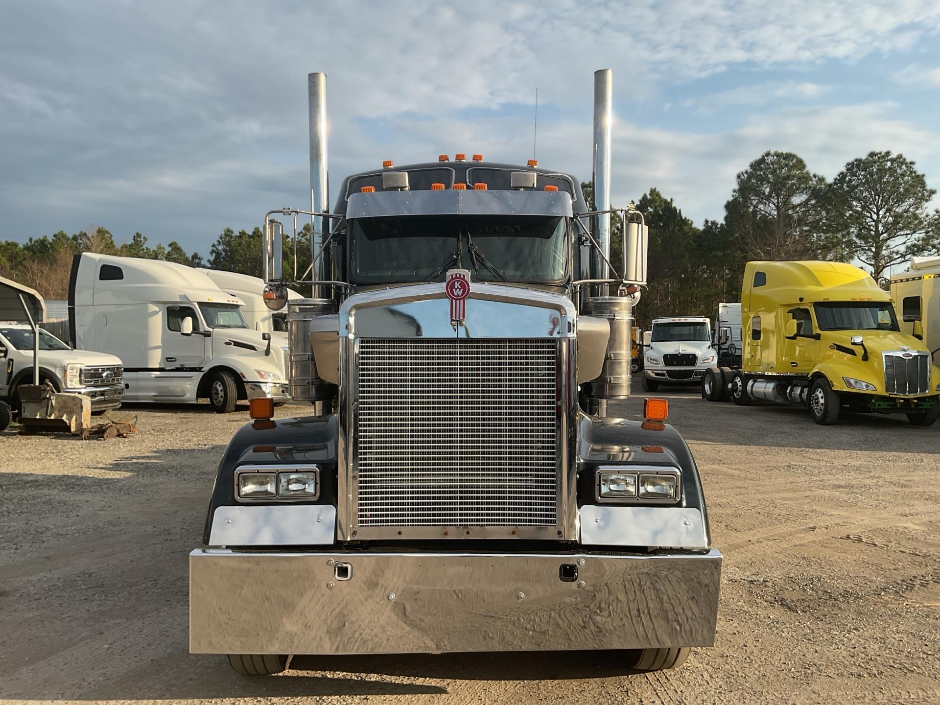 2005 Kenworth W900B