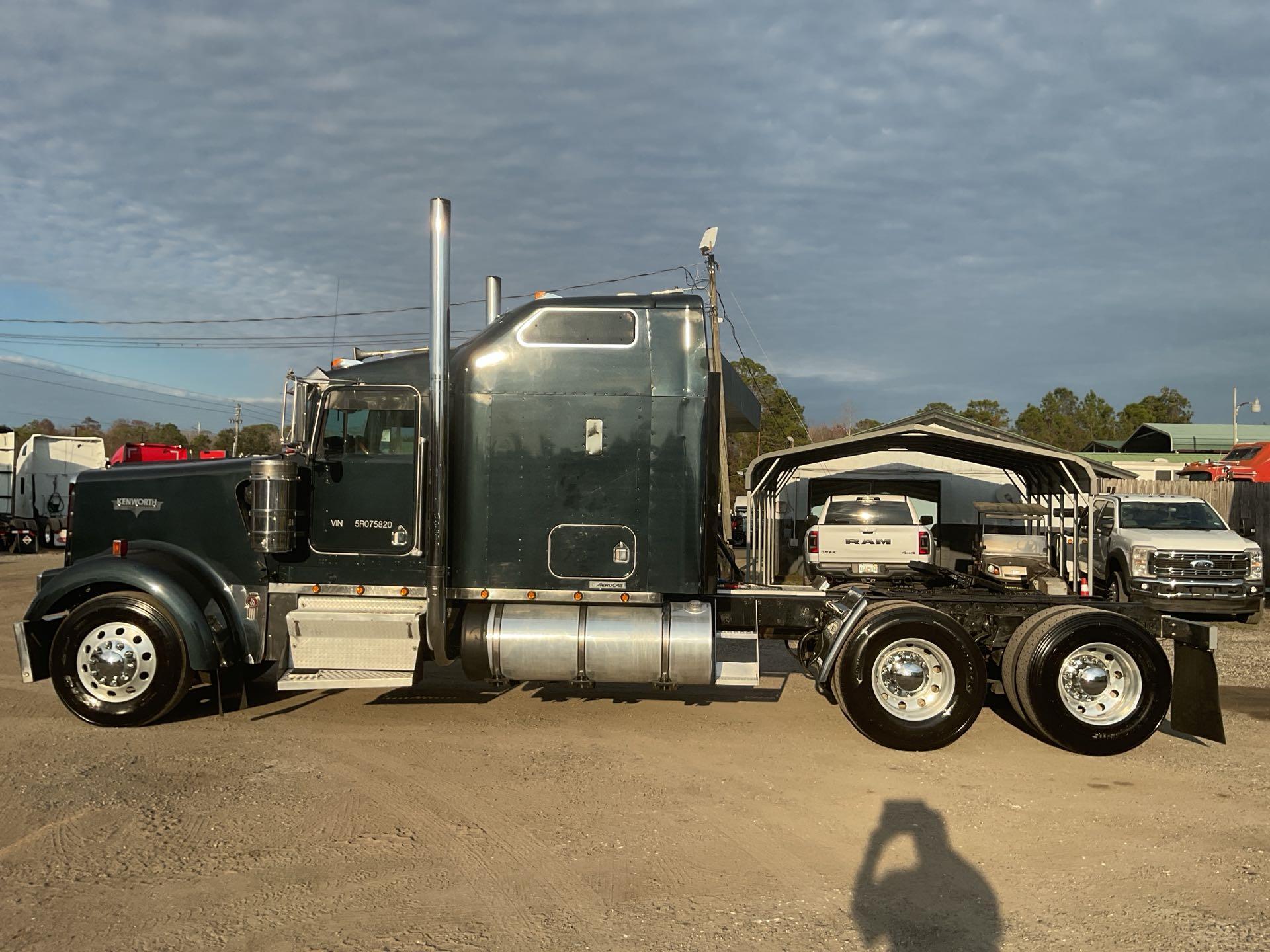 2005 Kenworth W900B