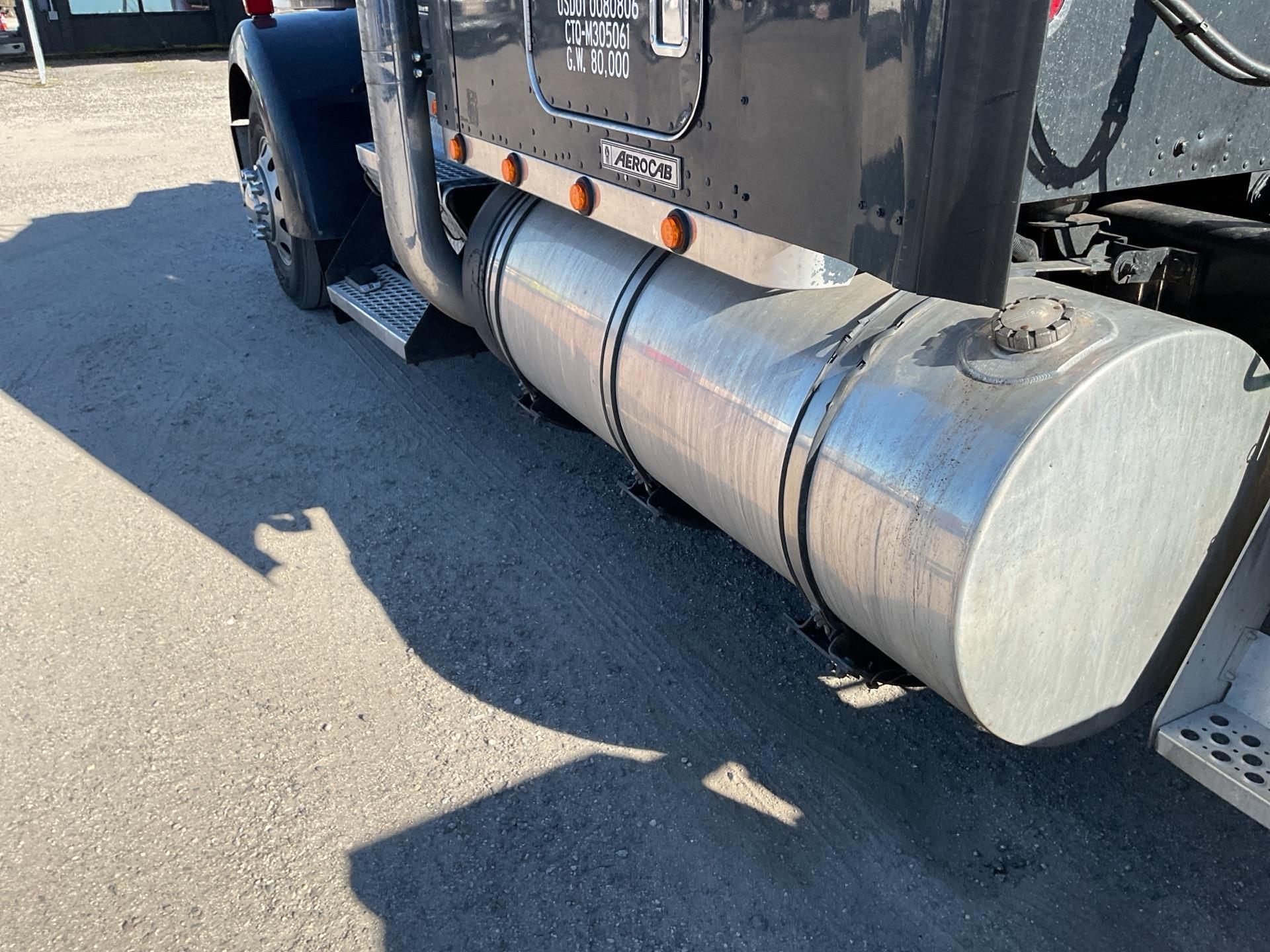 2005 Kenworth W900B