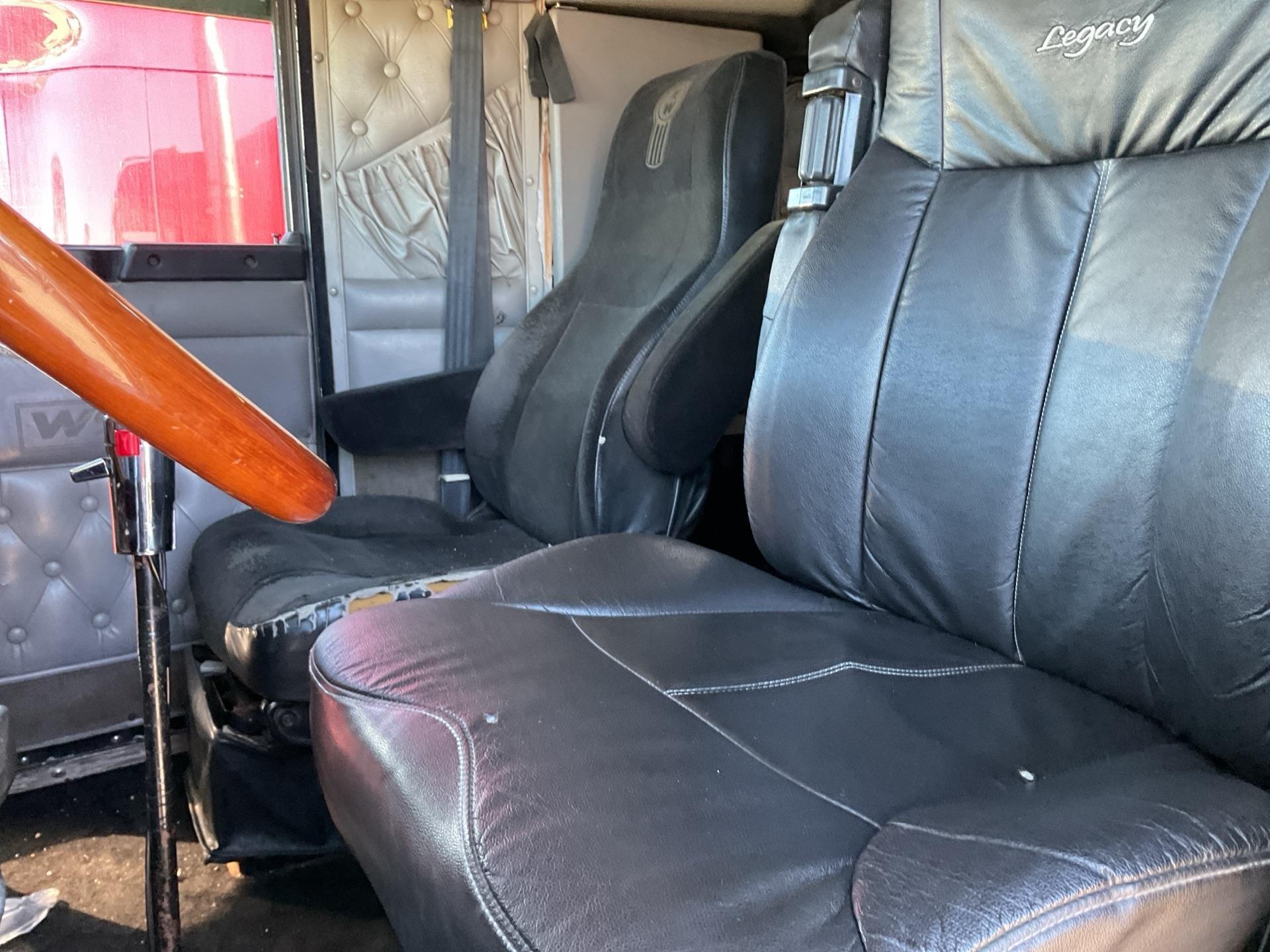 2005 Kenworth W900B
