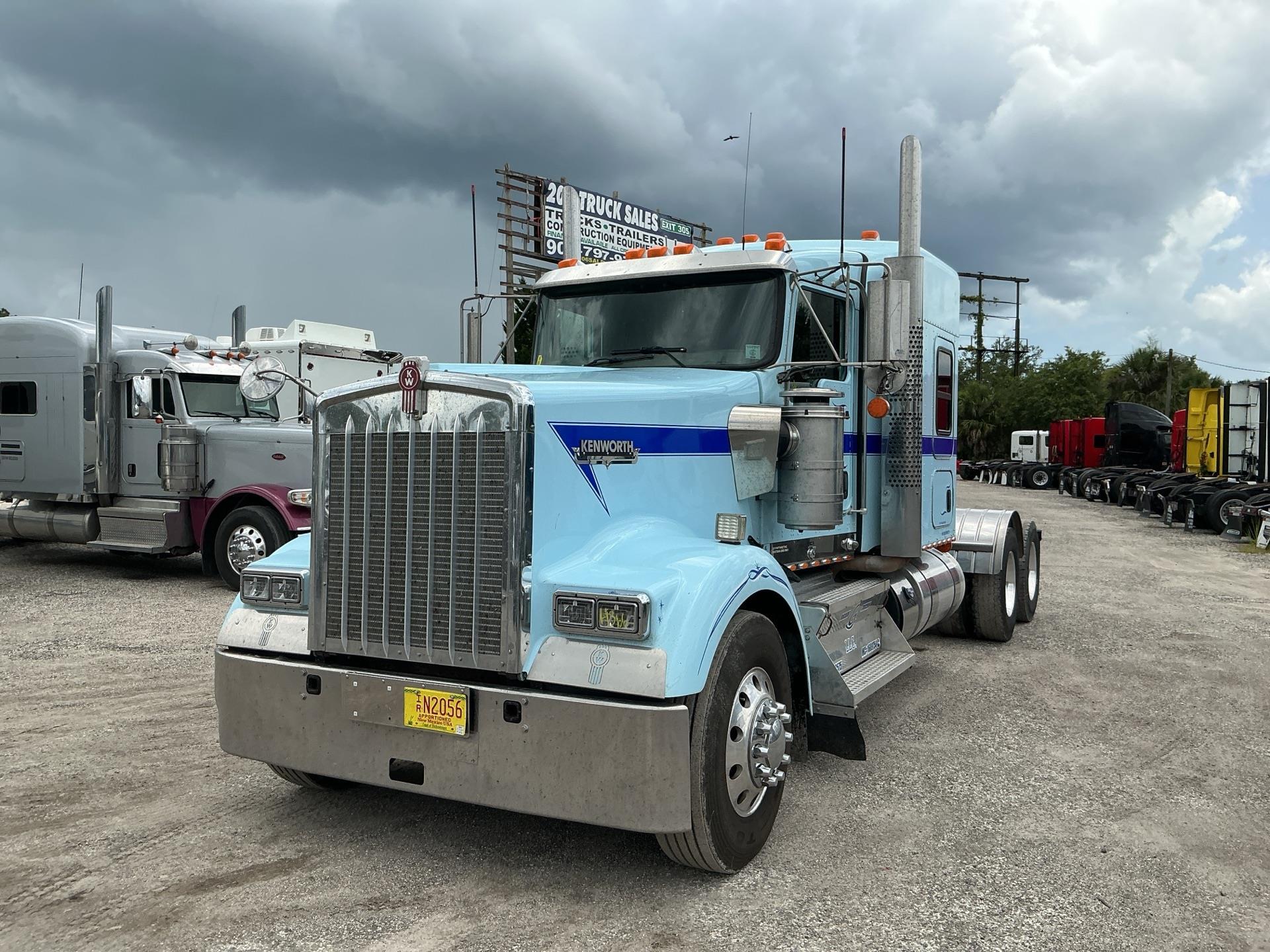 2021 Kenworth W900