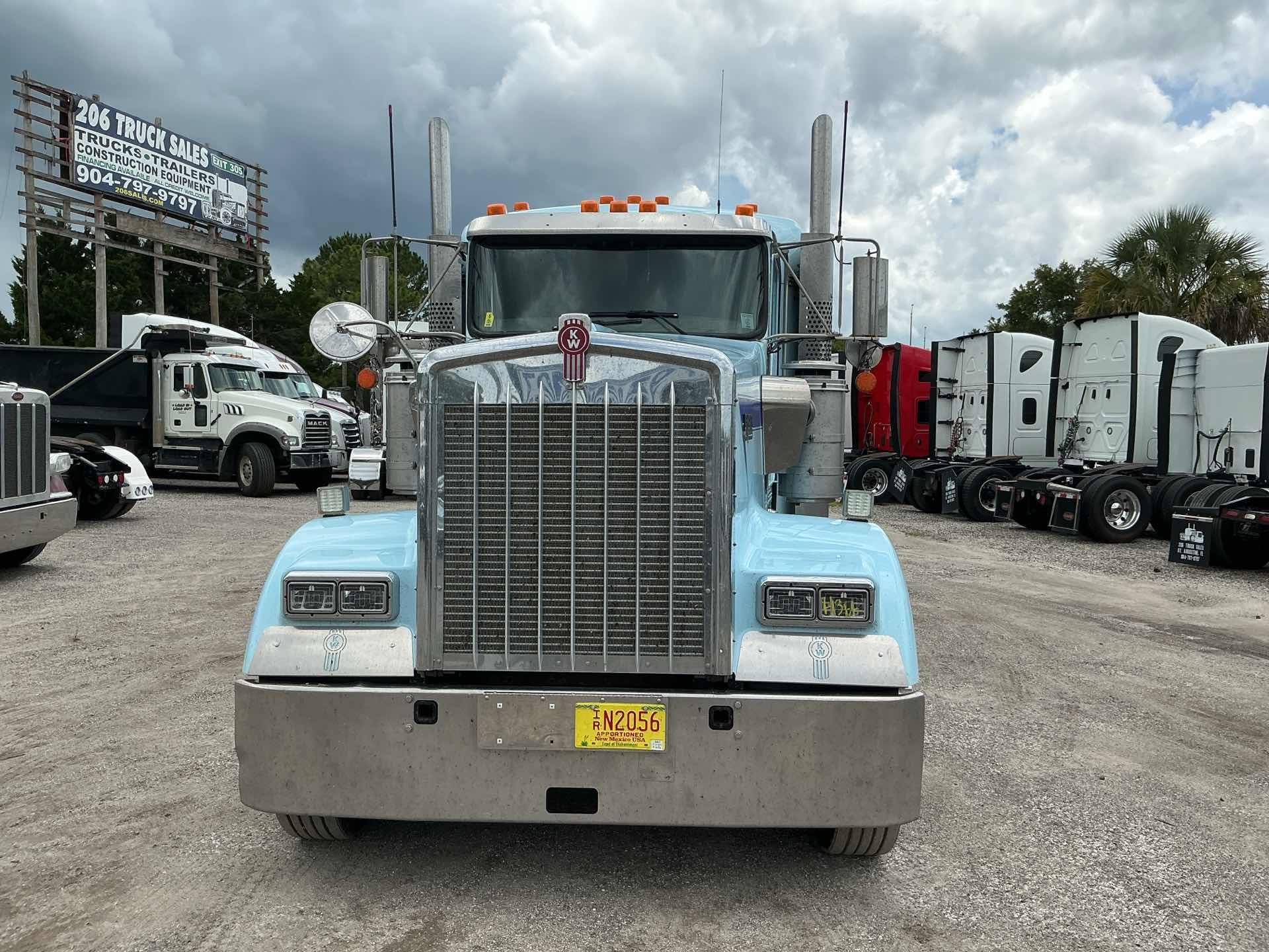 2021 Kenworth W900